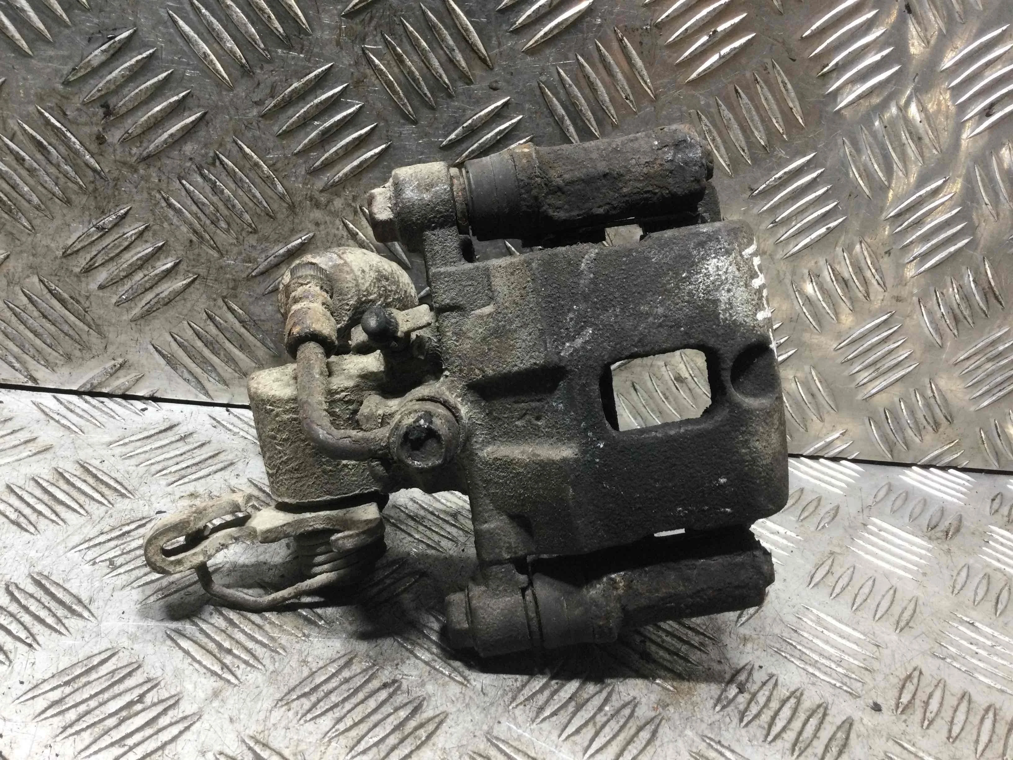 Суппорт задний правый Kia Picanto 2004-2007 1-е поколение бензин 1.1 i Механика Х/б