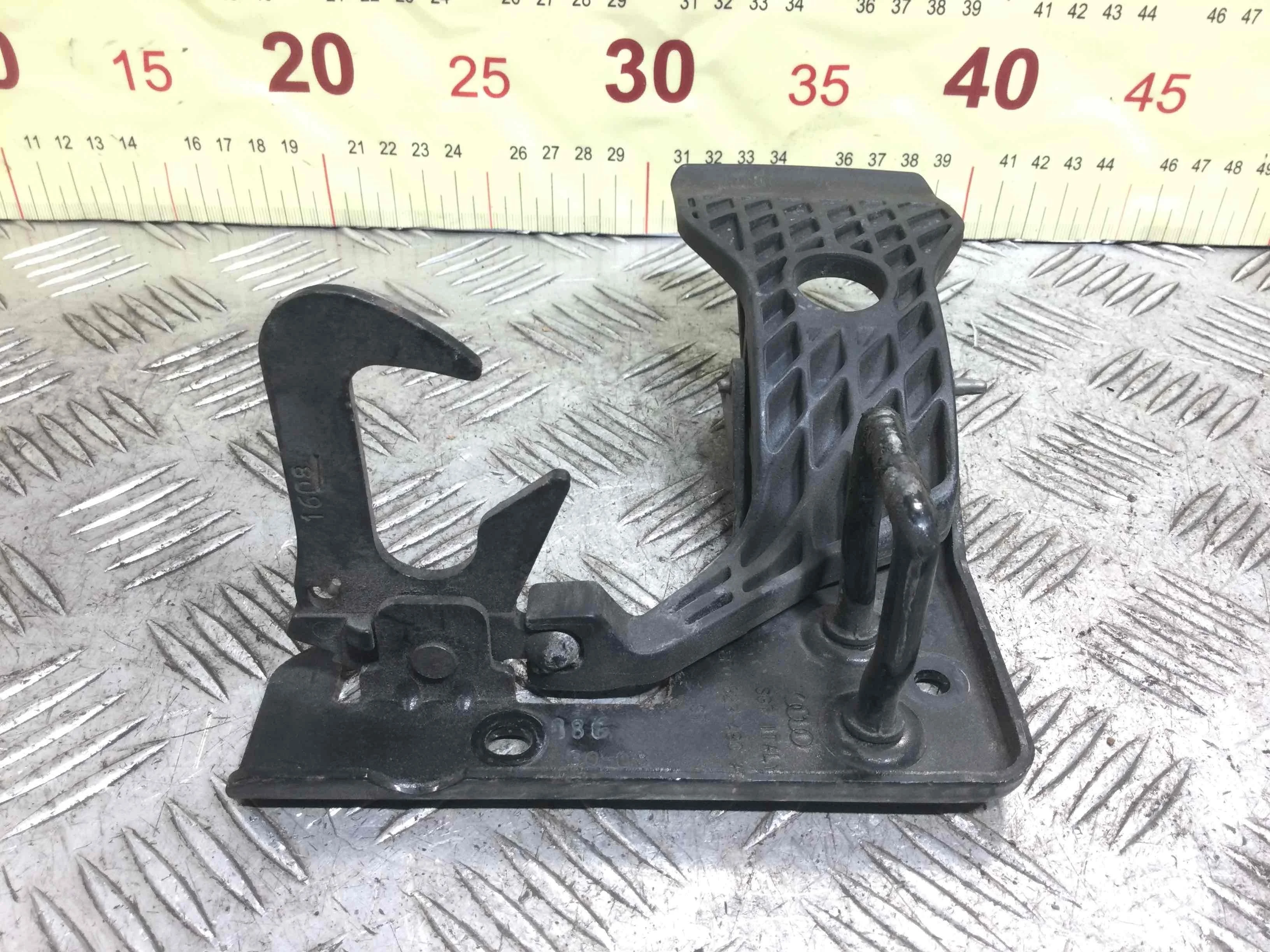 Крюк капота Audi A3 8P/8PA [рестайлинг] (2004-2008) дизель 1.9 TDI Механика Х/б