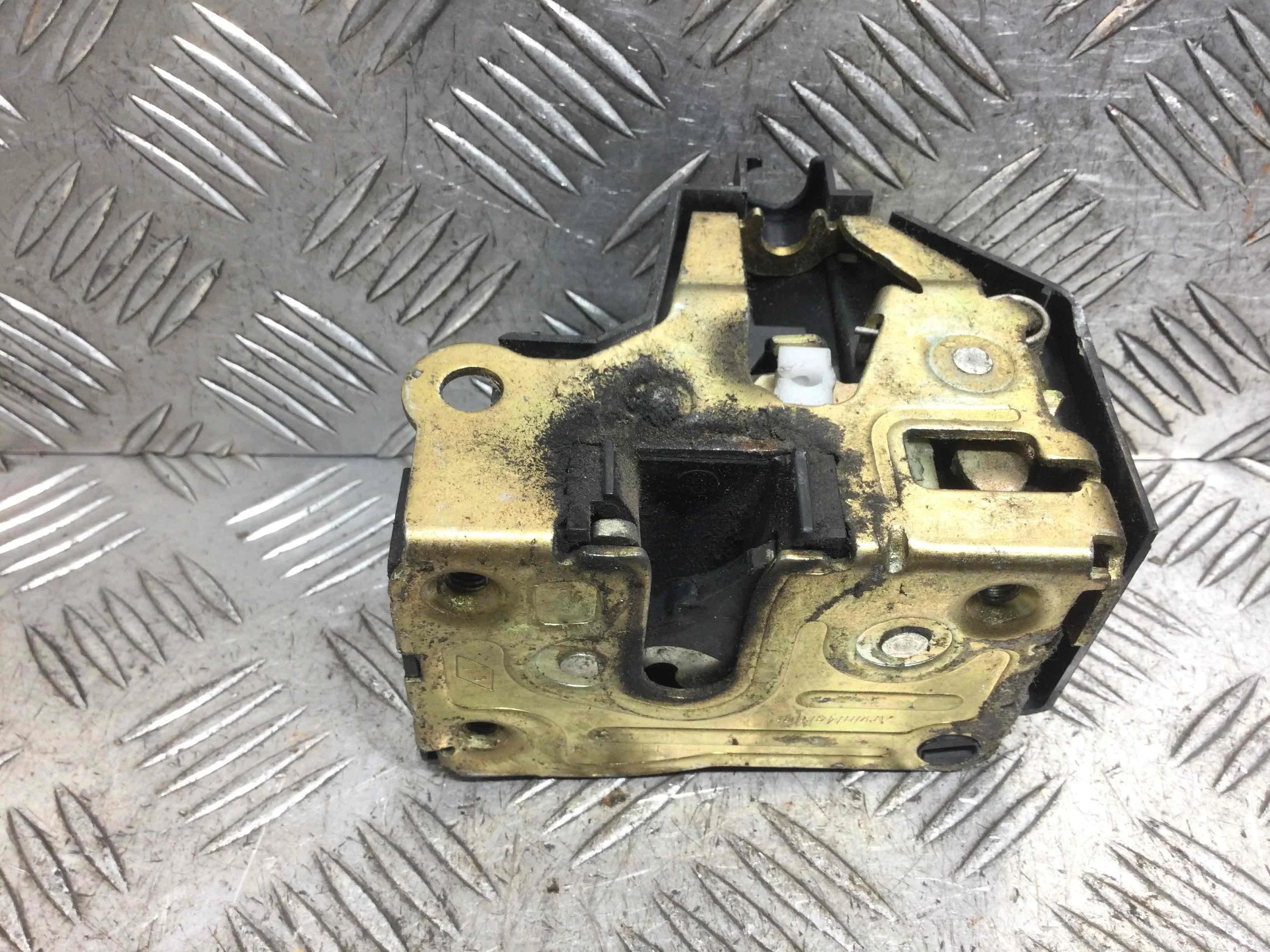 Замок двери передней правой Renault Clio 2 поколение [рестайлинг] (2001-2005) бензин 1.4 i Механика 5-дв, х/б