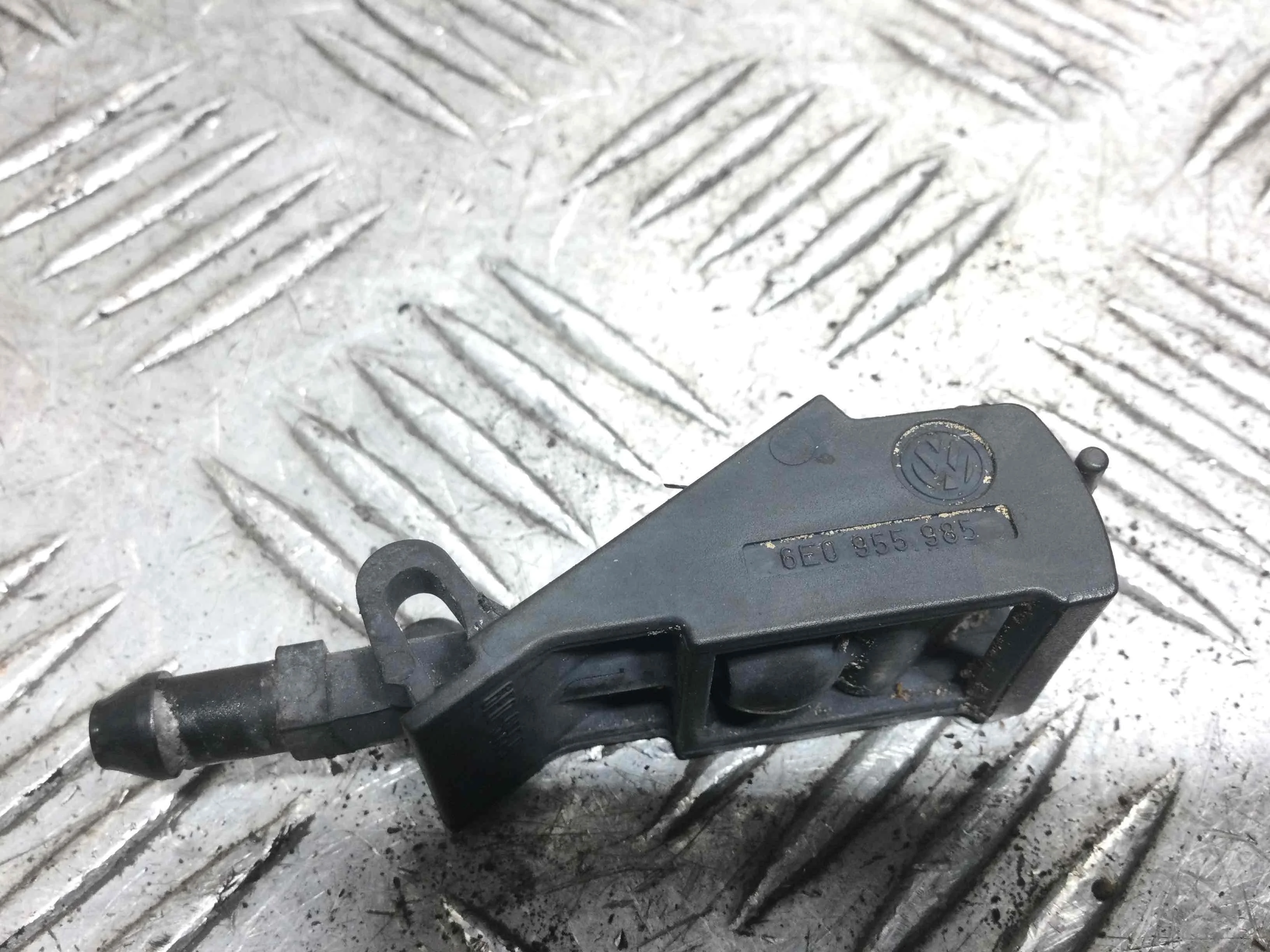 Форсунка омывателя Volkswagen Golf 4 поколение (1997-2004) бензин 1.4 i Механика Х/б