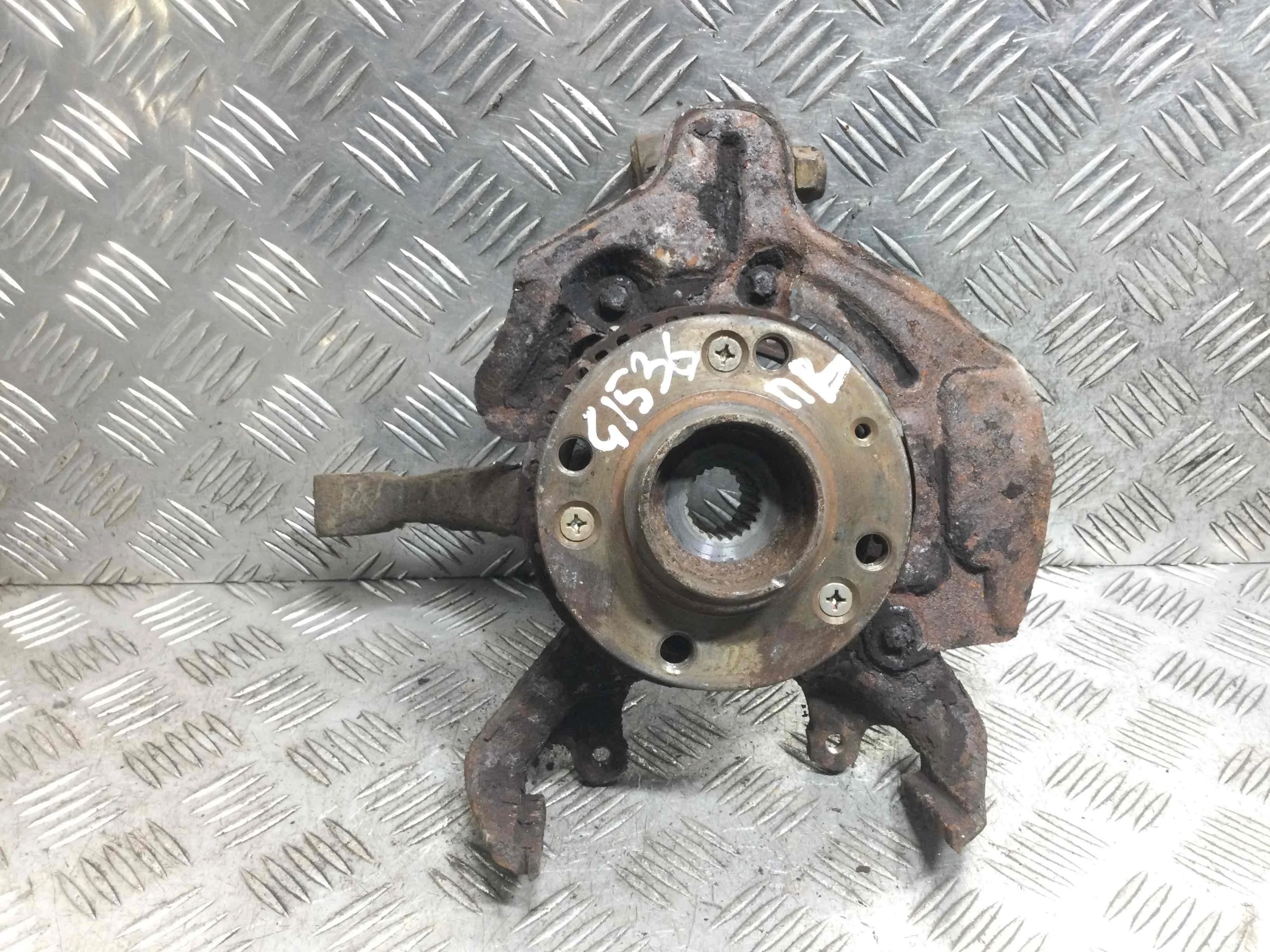 Ступица передняя левая Volkswagen Polo 3 поколение (1994-2001) бензин 1.4 i Механика Х/б