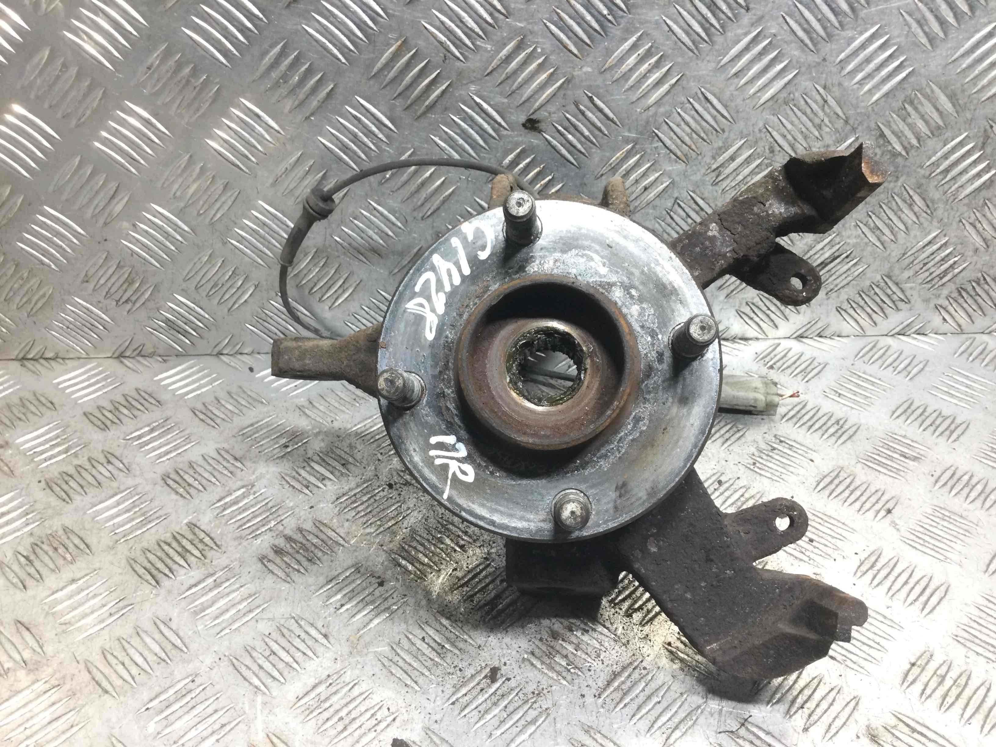 Ступица передняя правая Ford Focus 1 поколение [рестайлинг] (2001-2005) бензин 2.0 i Механика Универсал