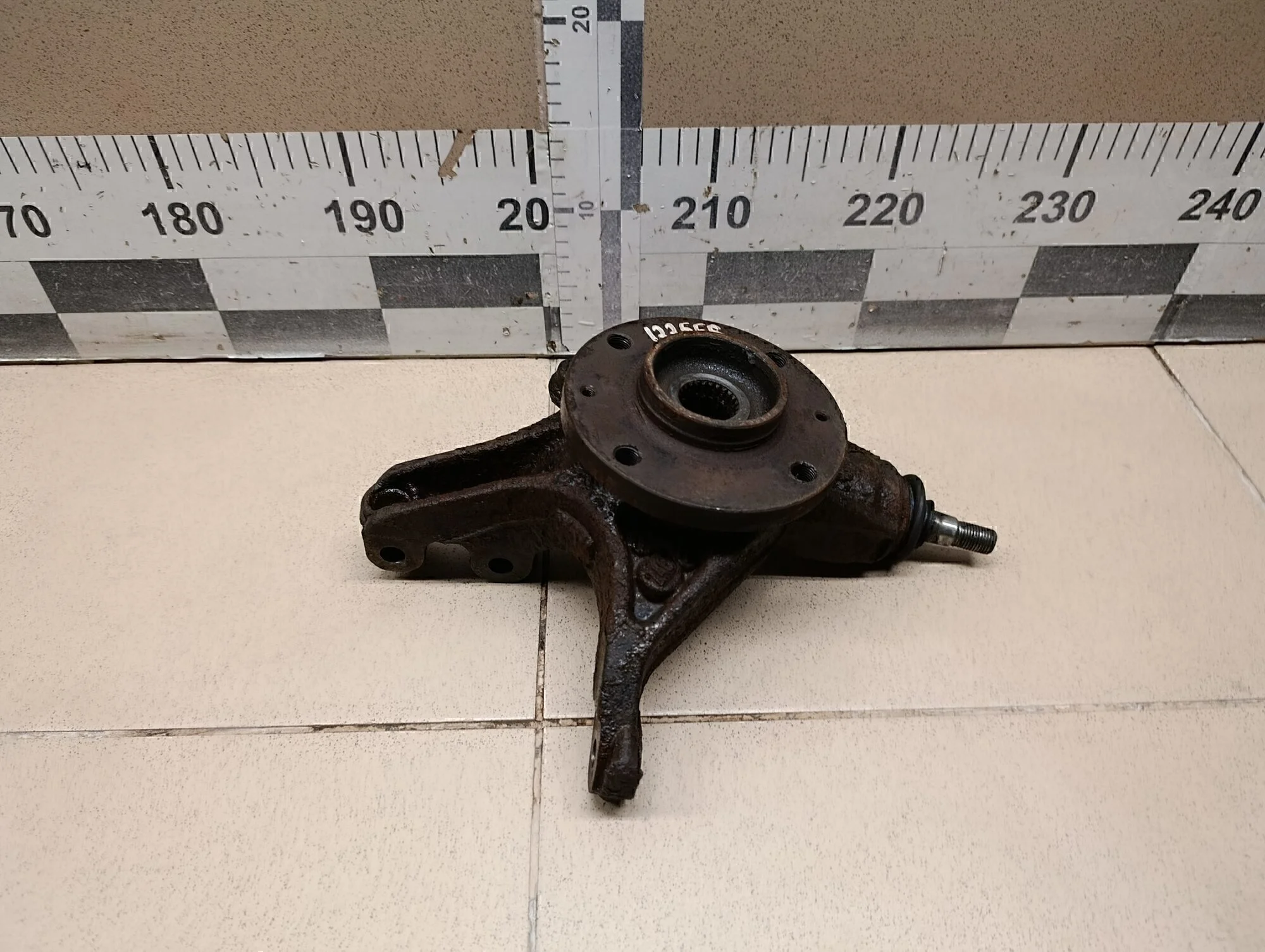 Кулак поворотный передний правый C4 2005-2011