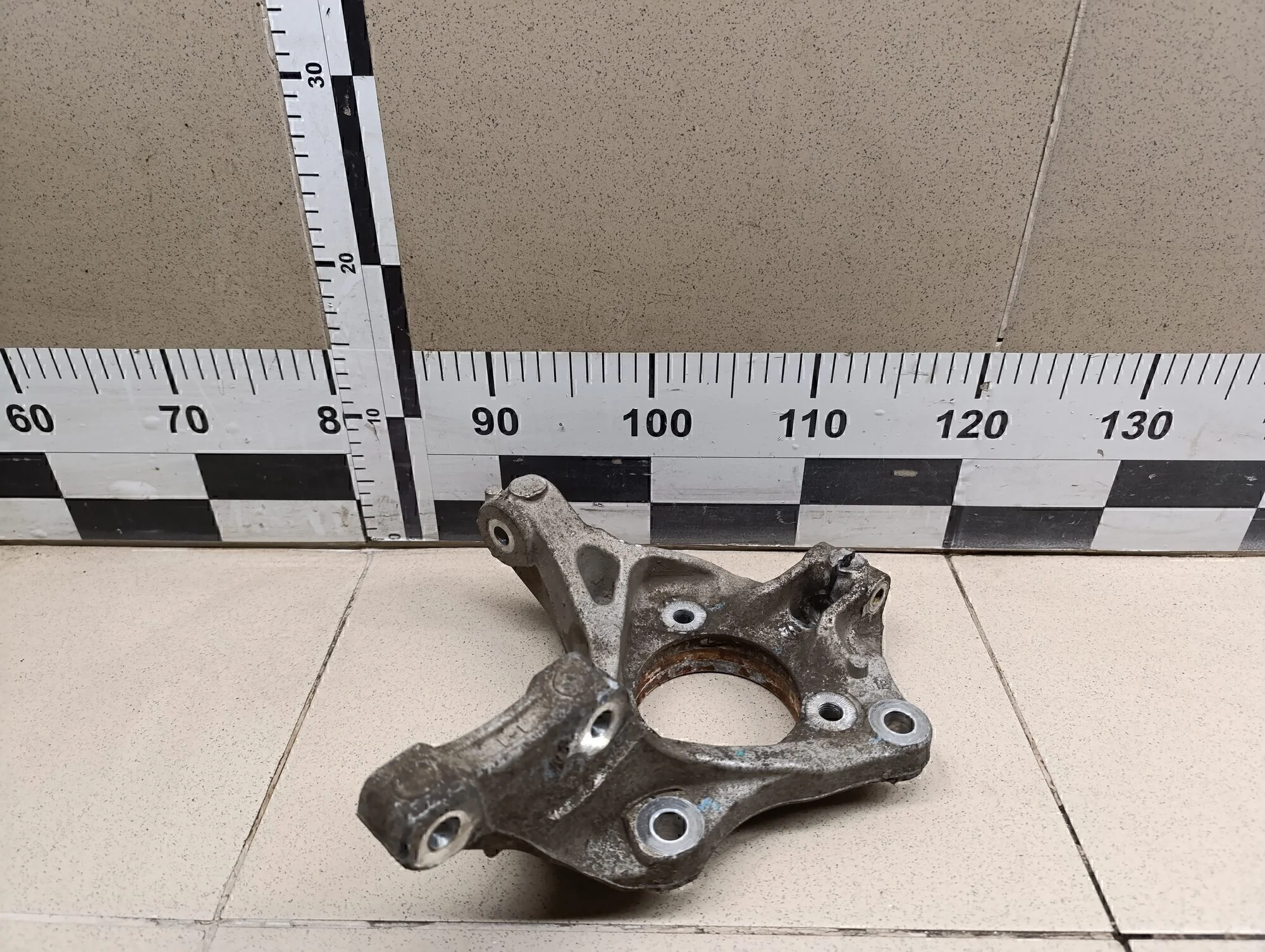 Кулак поворотный передний правый Orlando 2011-2015