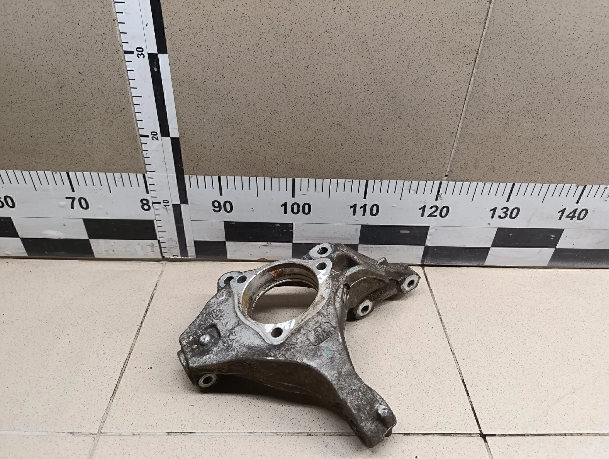 Кулак поворотный передний левый Orlando 2011-2015