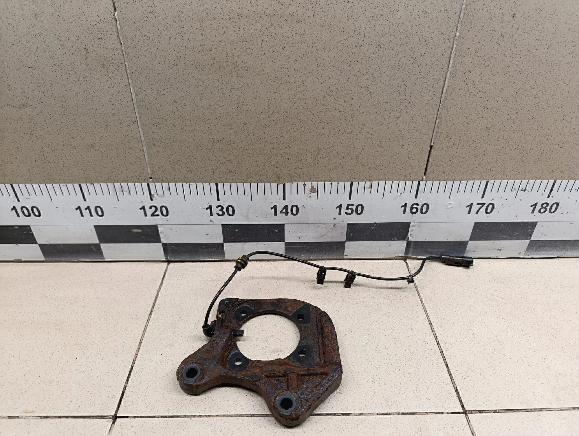 Кулак поворотный задний левый Orlando 2011-2015