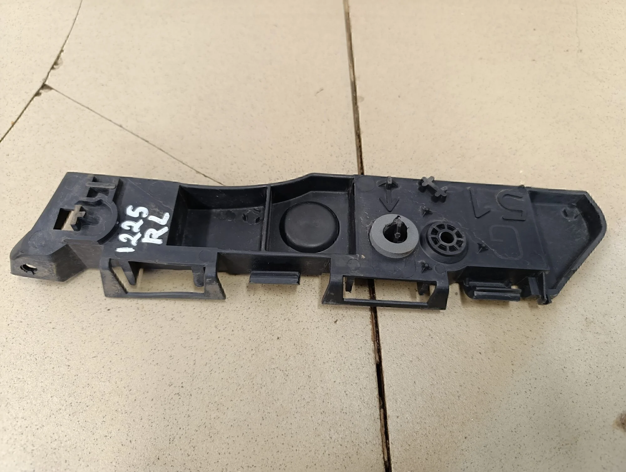 кронштейн заднего бампера C4 2005-2011