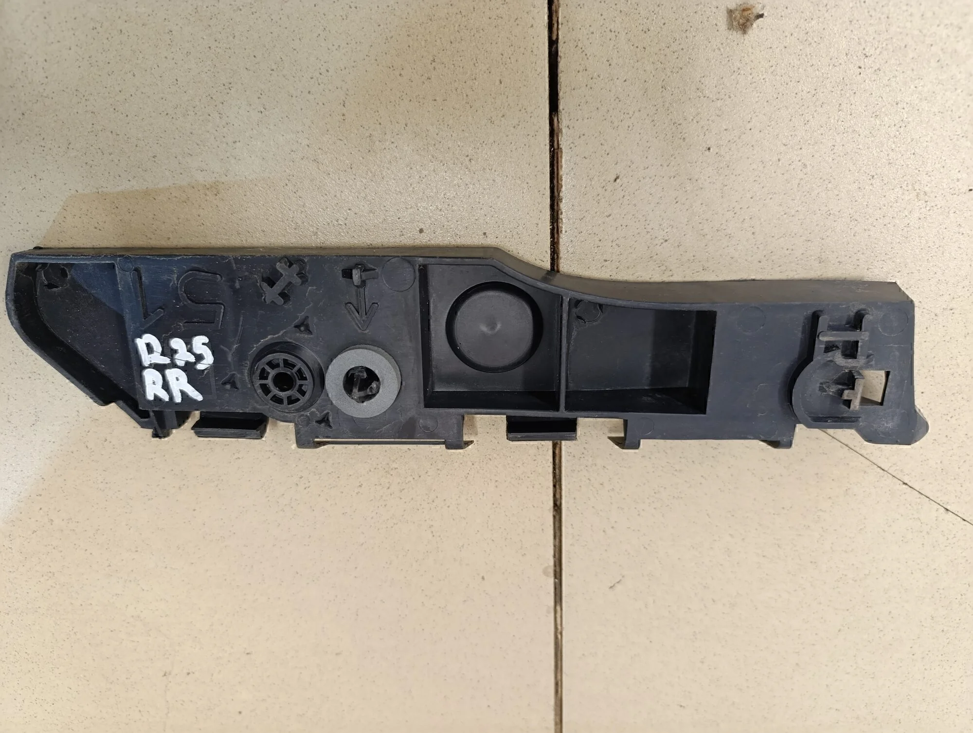 кронштейн заднего бампера C4 2005-2011