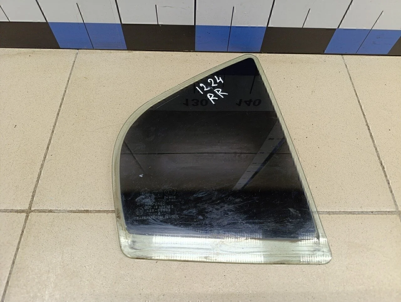 Стекло двери задней правой (форточка) Elantra 2000-2005