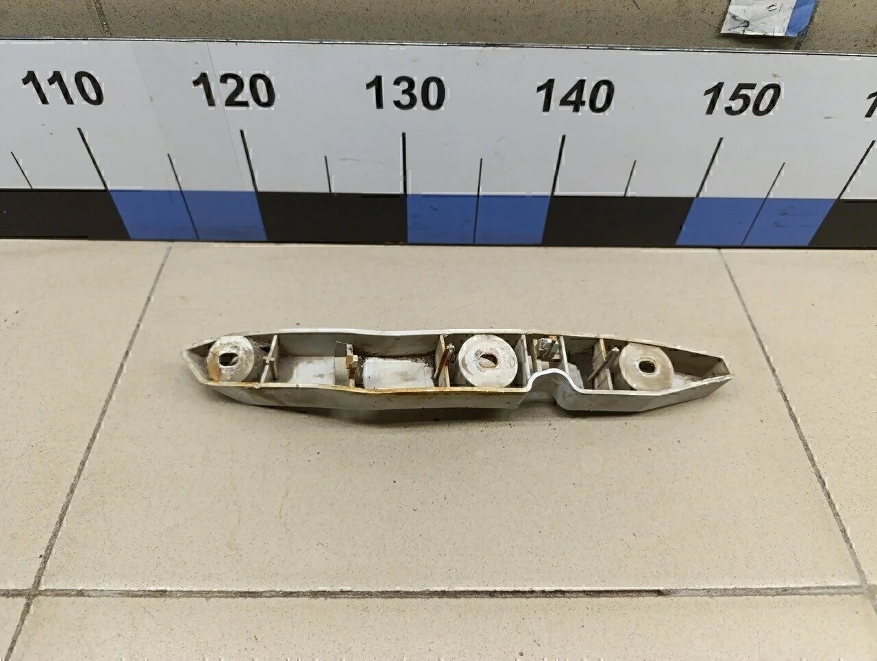 Направляющая переднего бампера левая Focus II 2005-2008