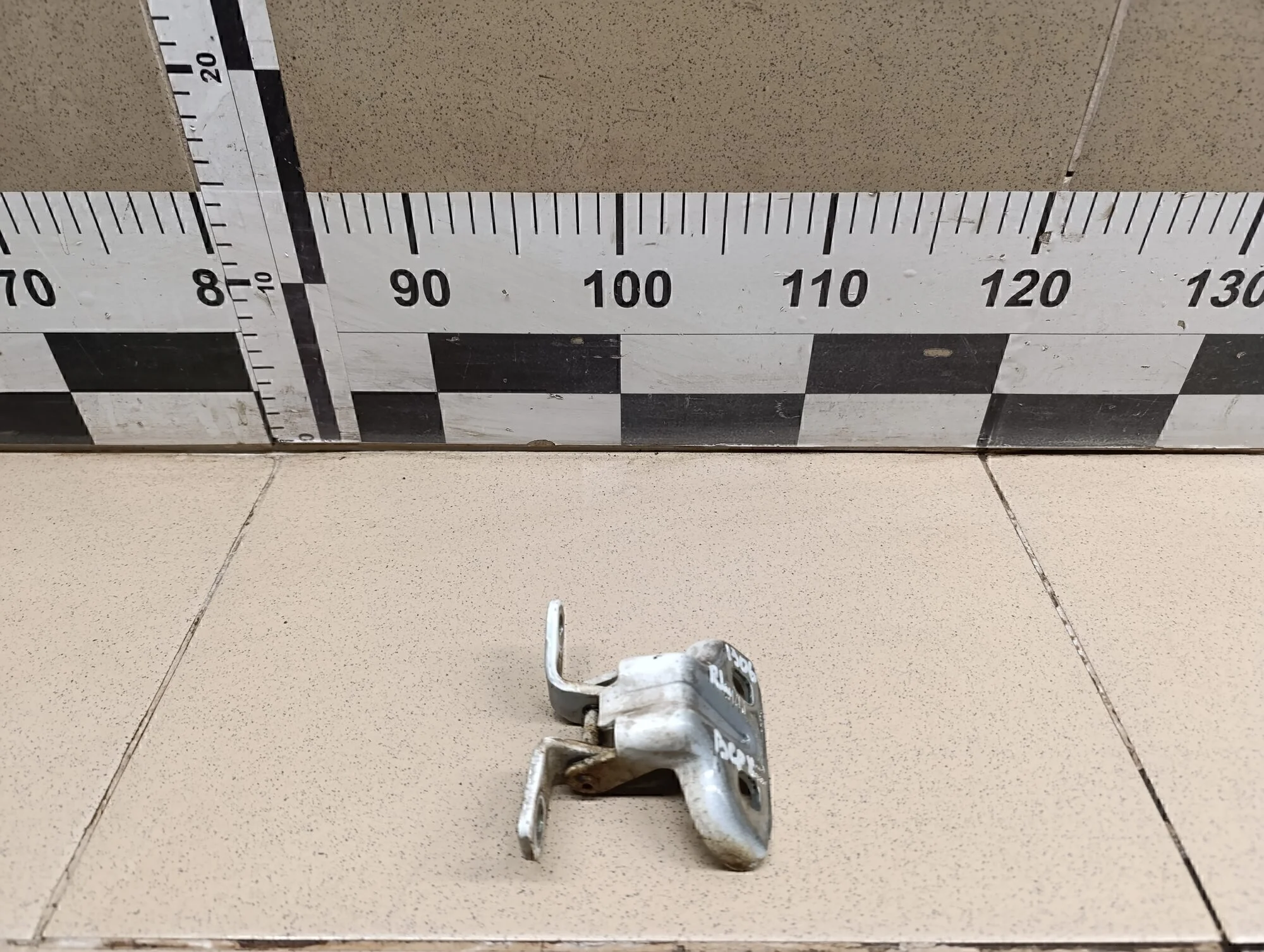 Петля двери задней левой верхняя Cruze 2009-2016