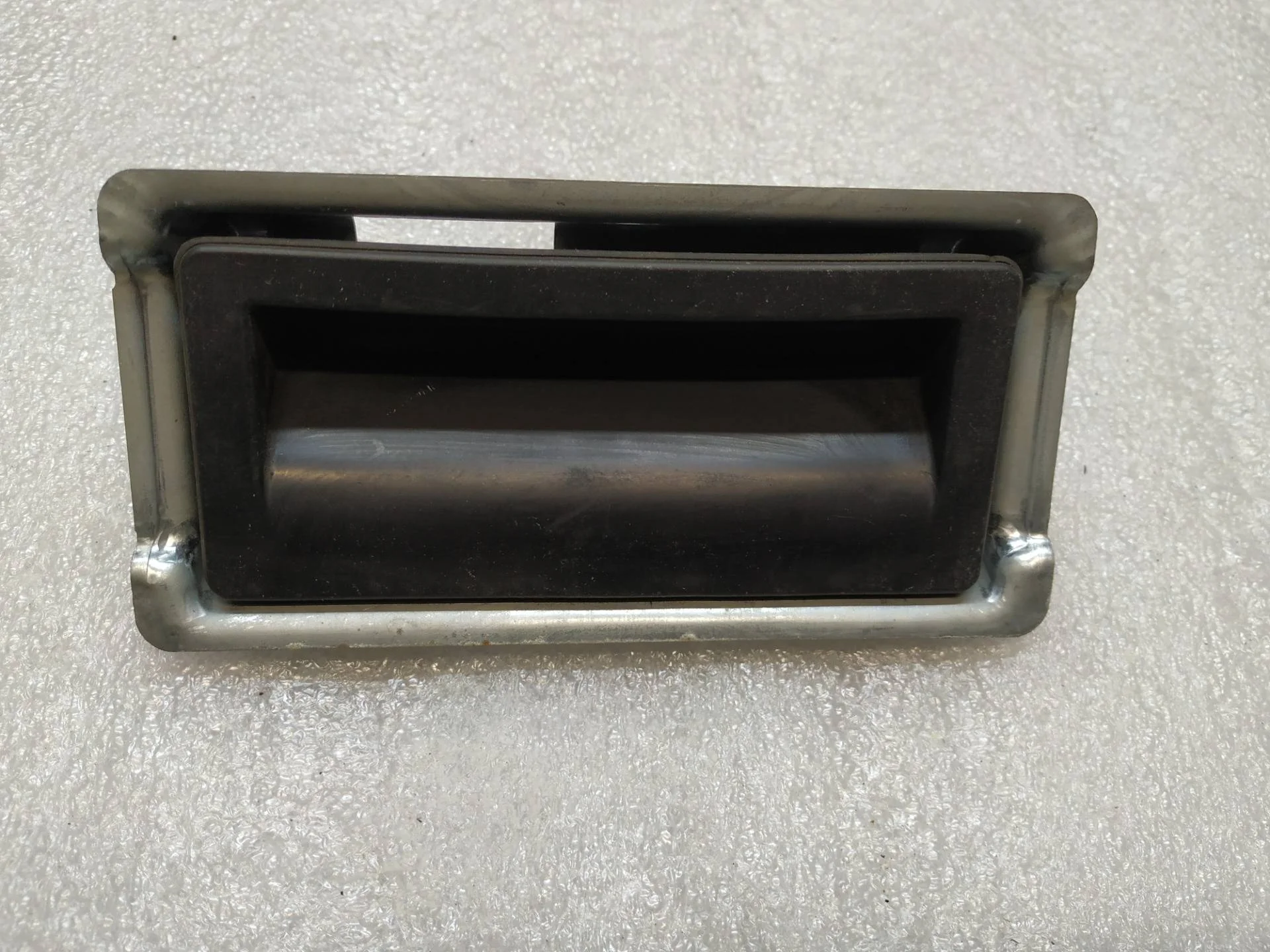 кнопка открытия багажника Volkswagen Touareg 2 7P6