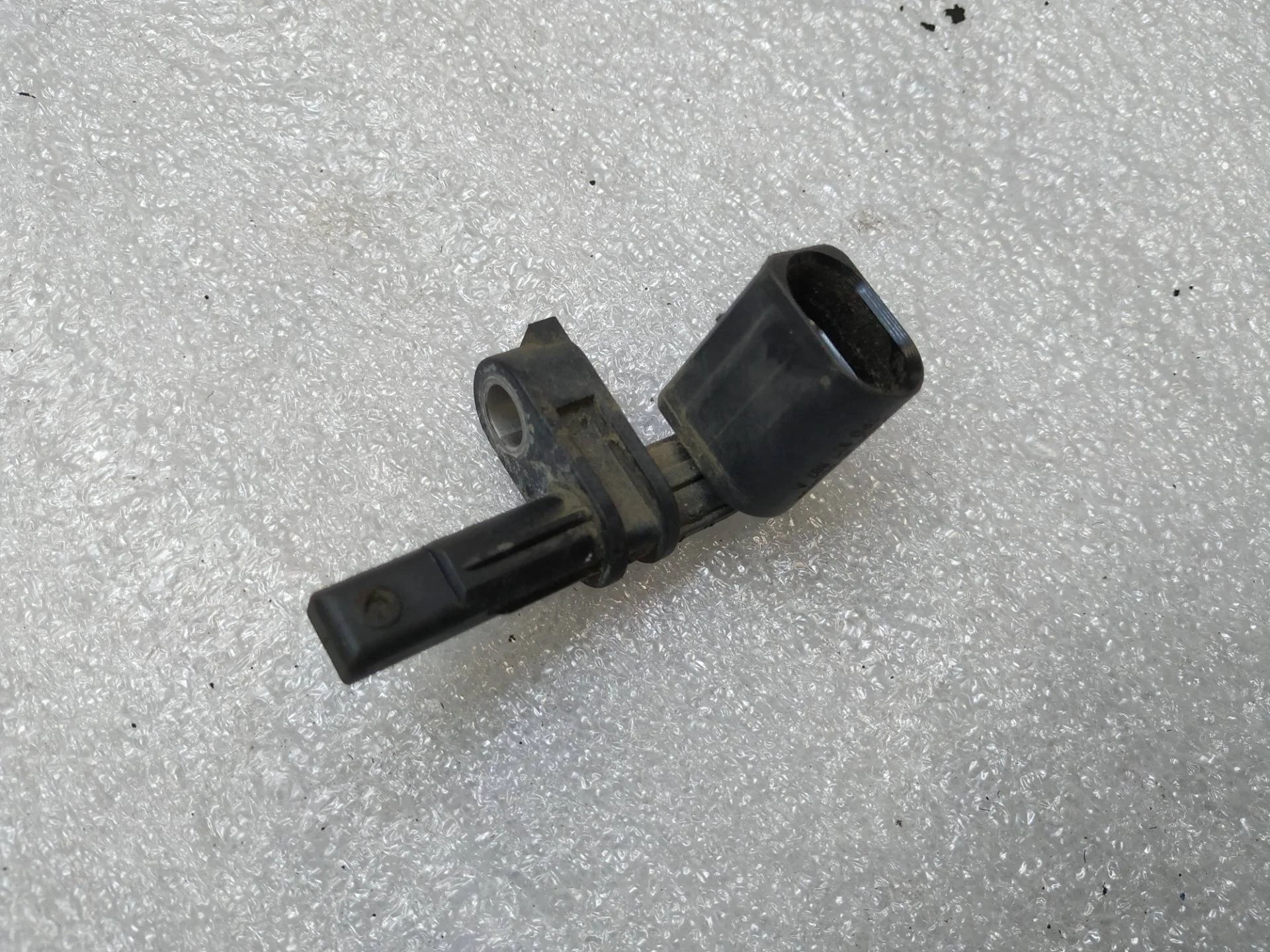 датчик ABS Volkswagen Touareg 2 7P6 2011