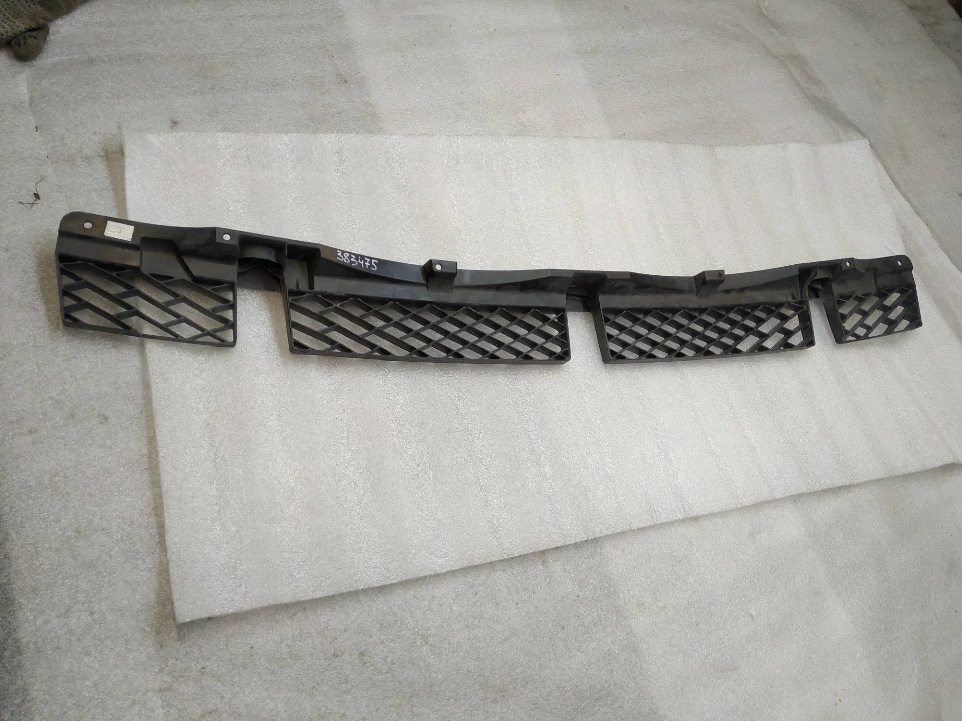 крепление заднего бампера Volkswagen Touareg 2 7P6 2014