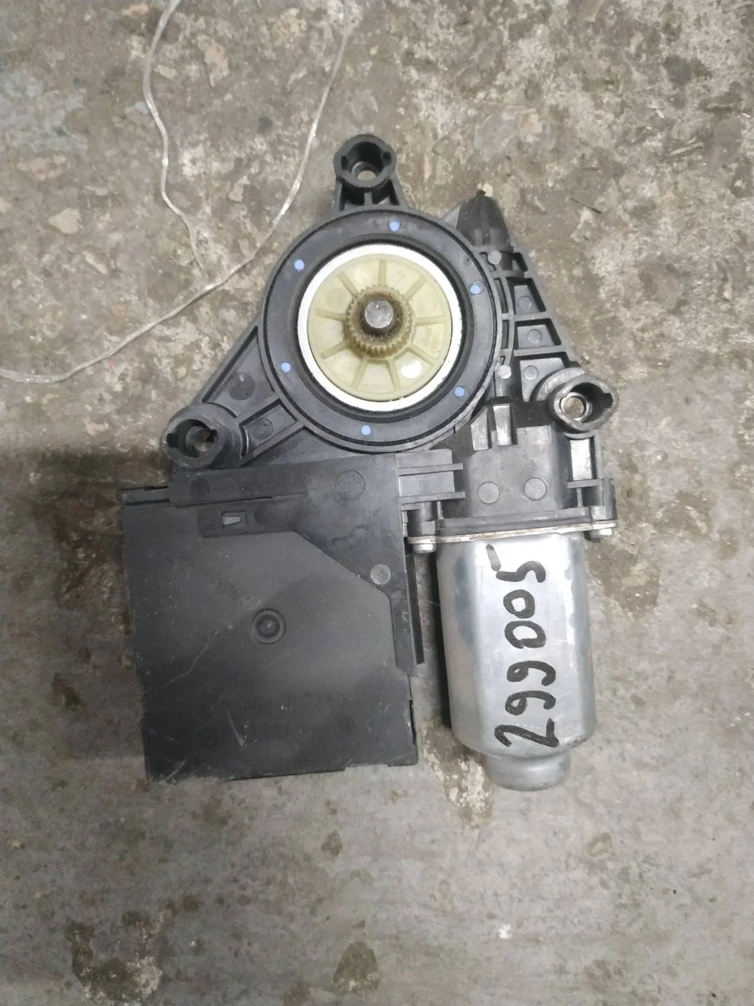 Моторчик стеклоподъемника двери Volkswagen Touran