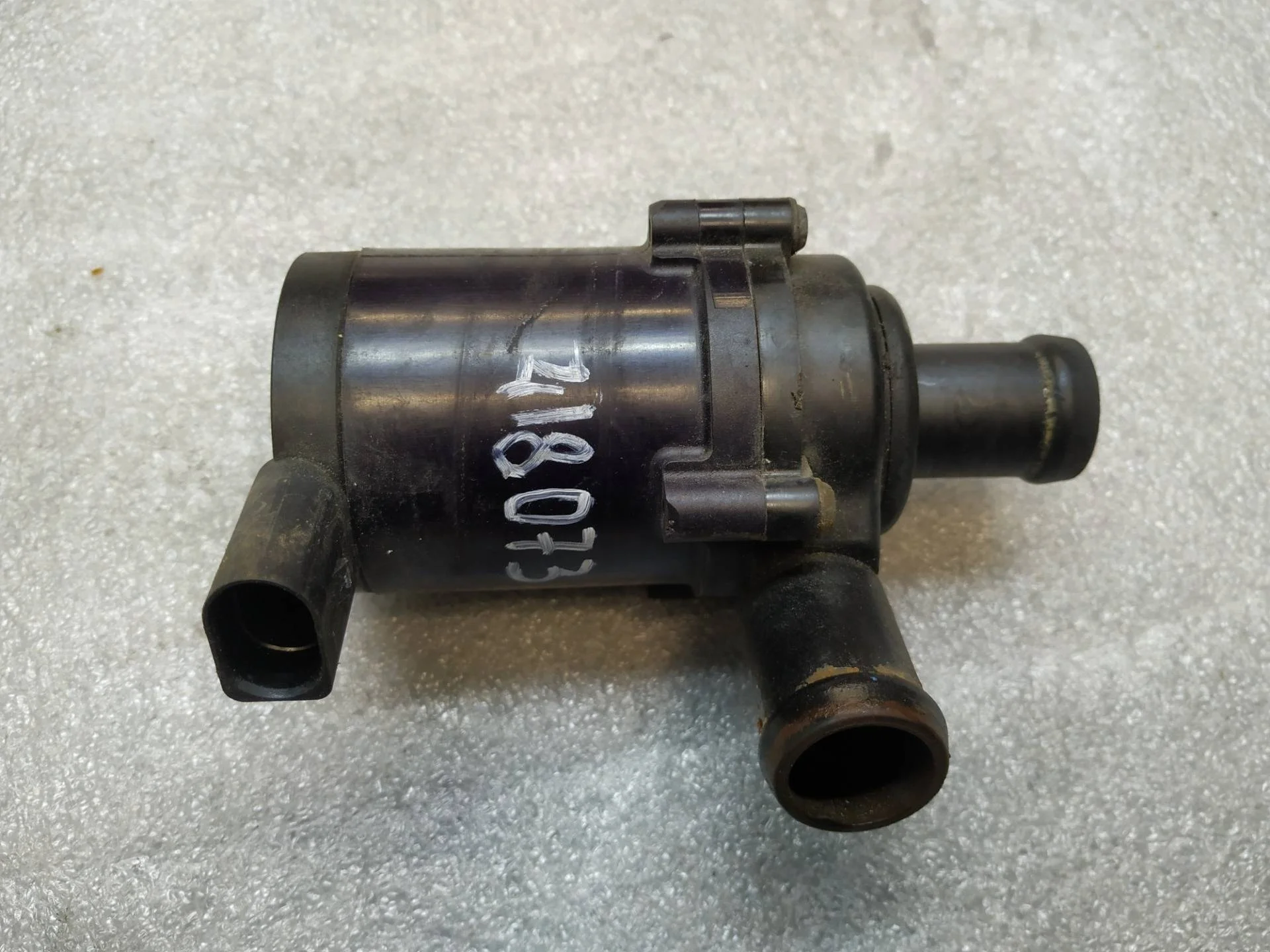 Насос (помпа) электрический Volkswagen Touareg 2 7P6