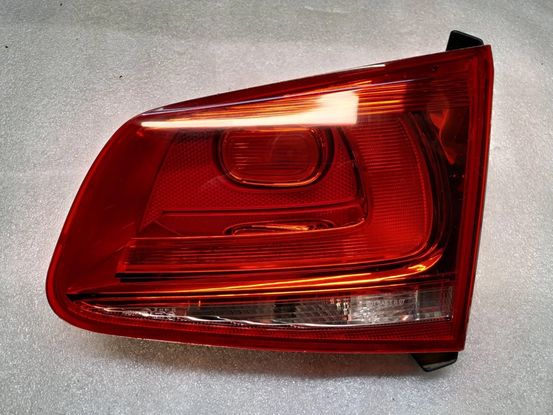 фонарь задний правый Volkswagen Touareg 2 7P6 2012