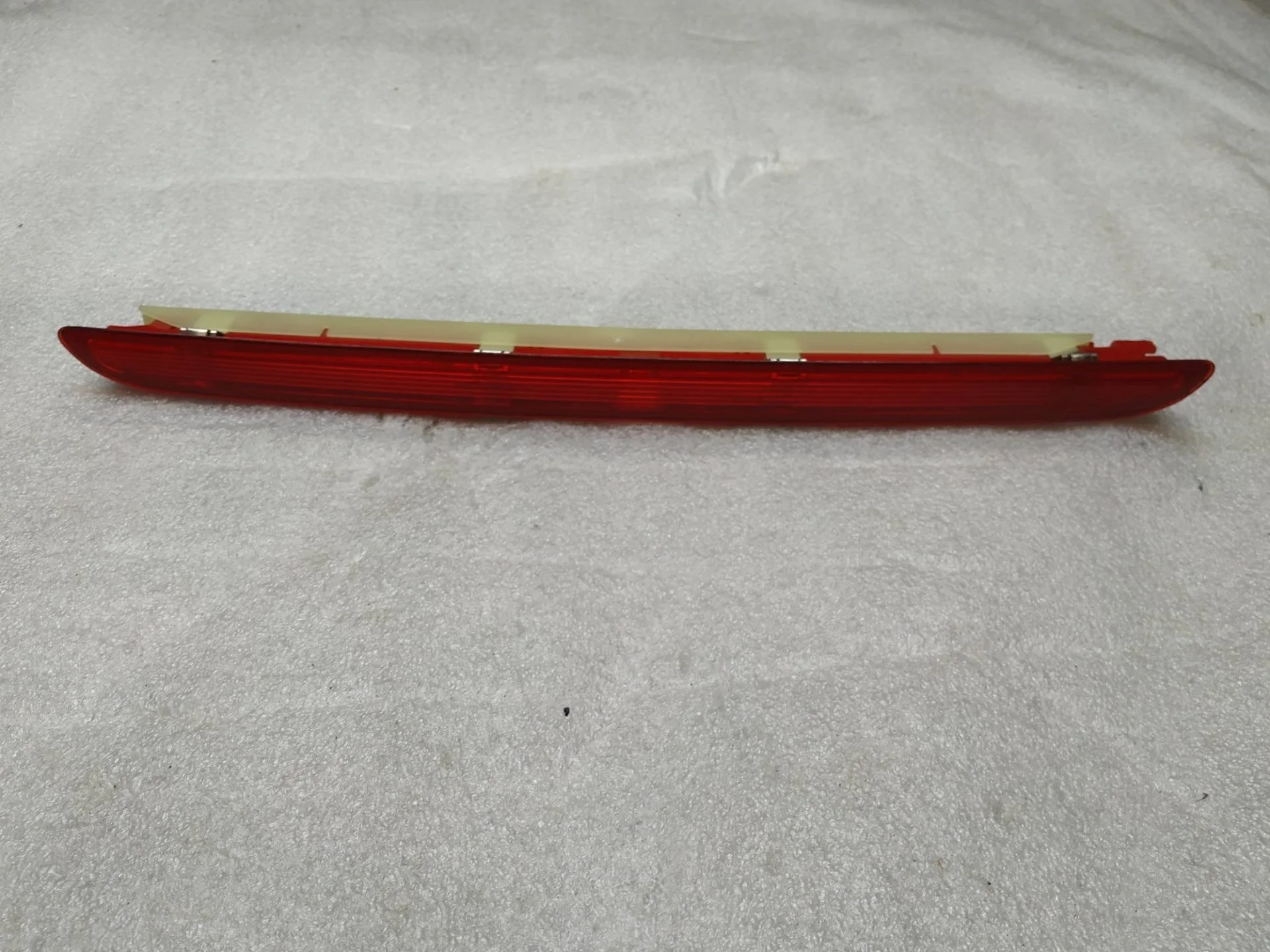 фонарь крышки багажника Volkswagen Touareg 2 7P6 2012