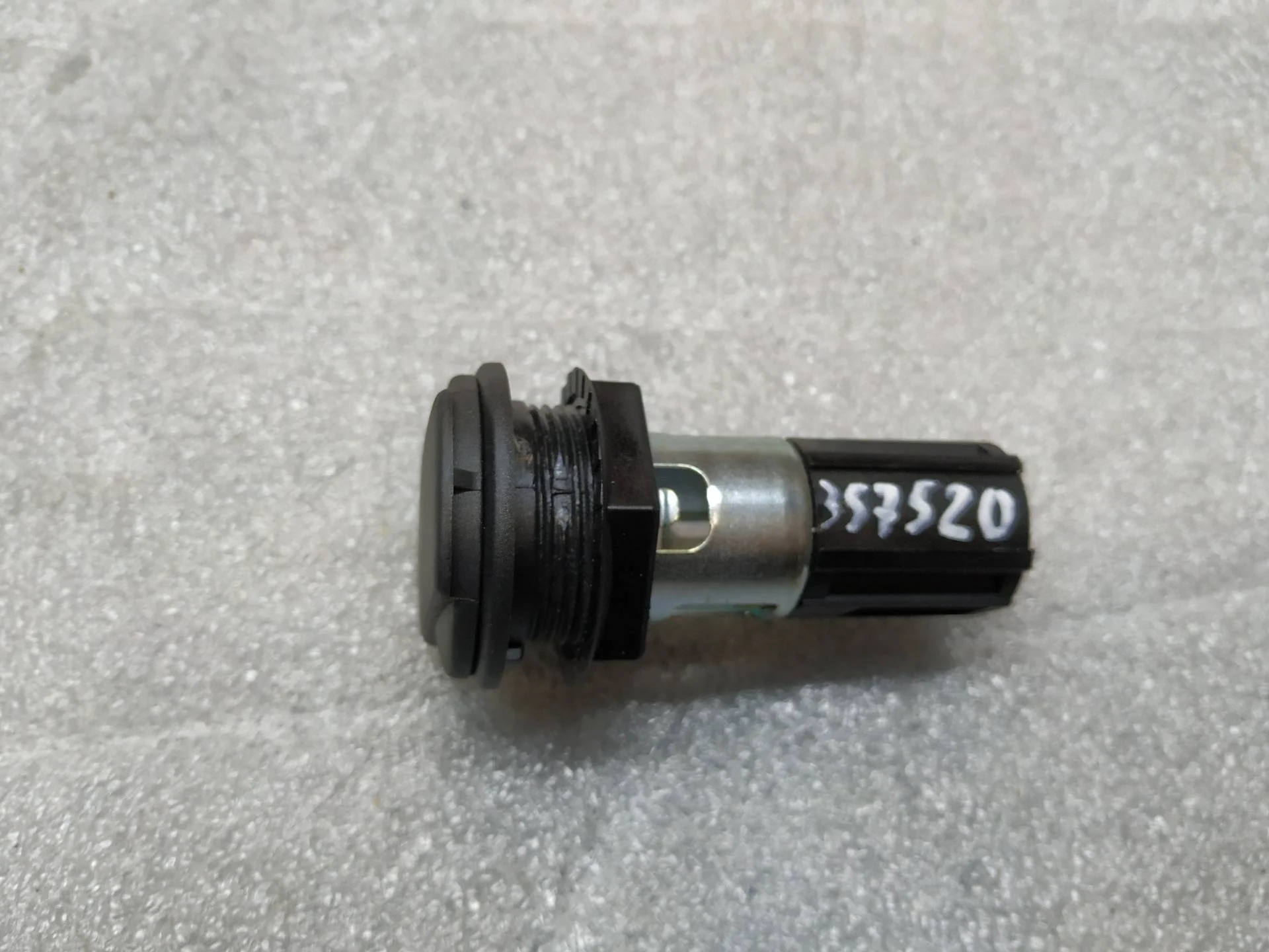 гнездо прикуривателя Volkswagen Touareg 2 7P6 2013