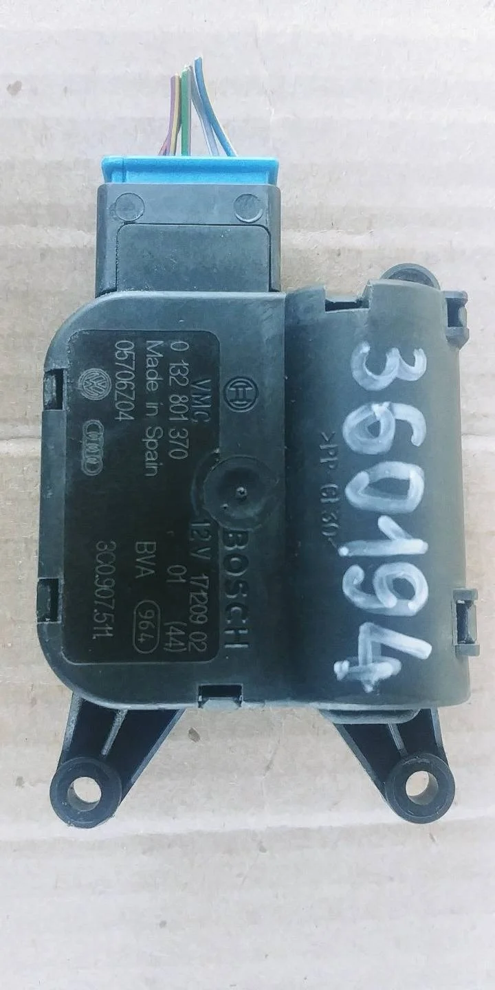 моторчик заслонки печки Volkswagen Passat CC  2010