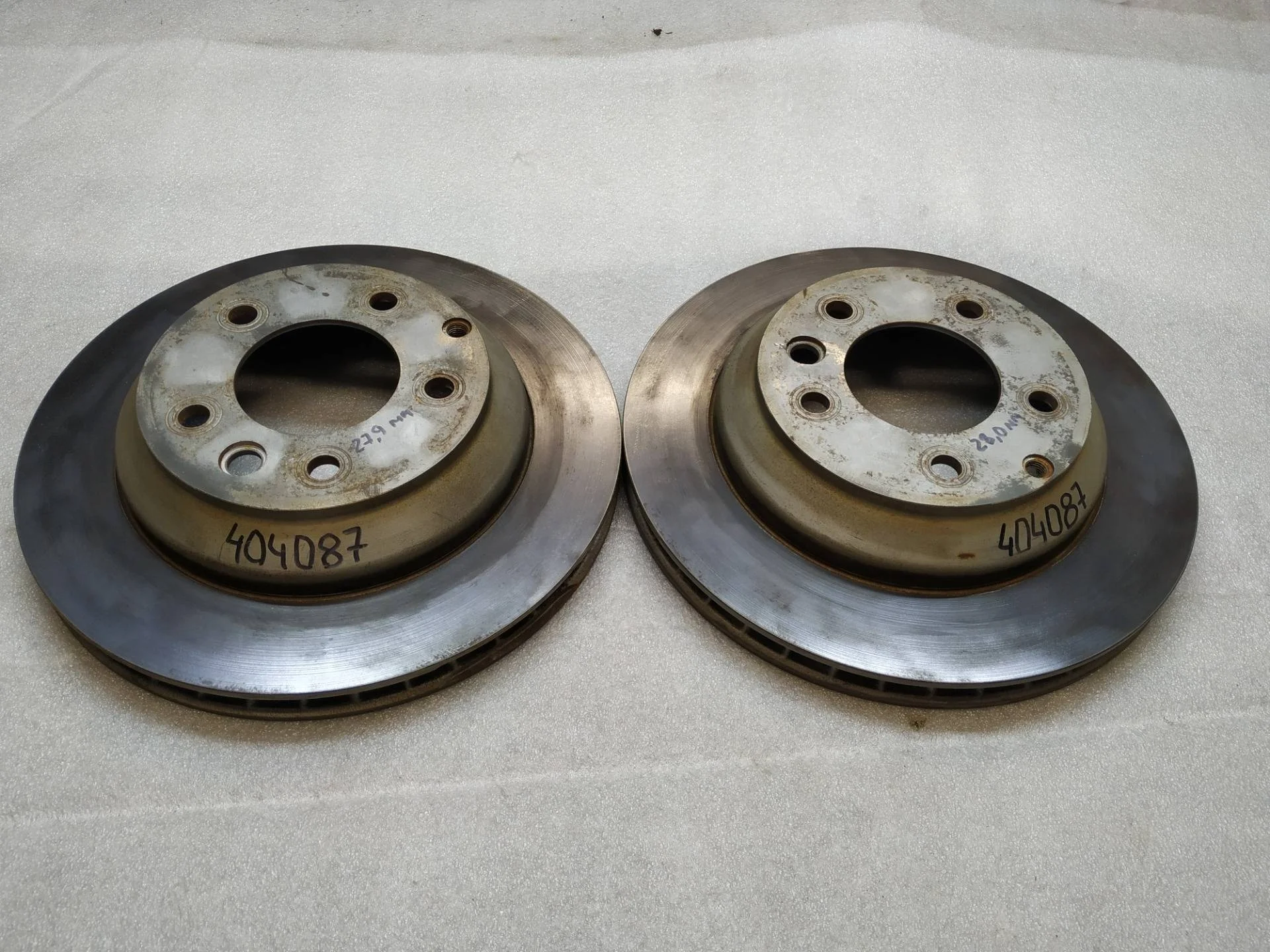 диск тормозной задний Volkswagen Touareg 2 7P6 2011