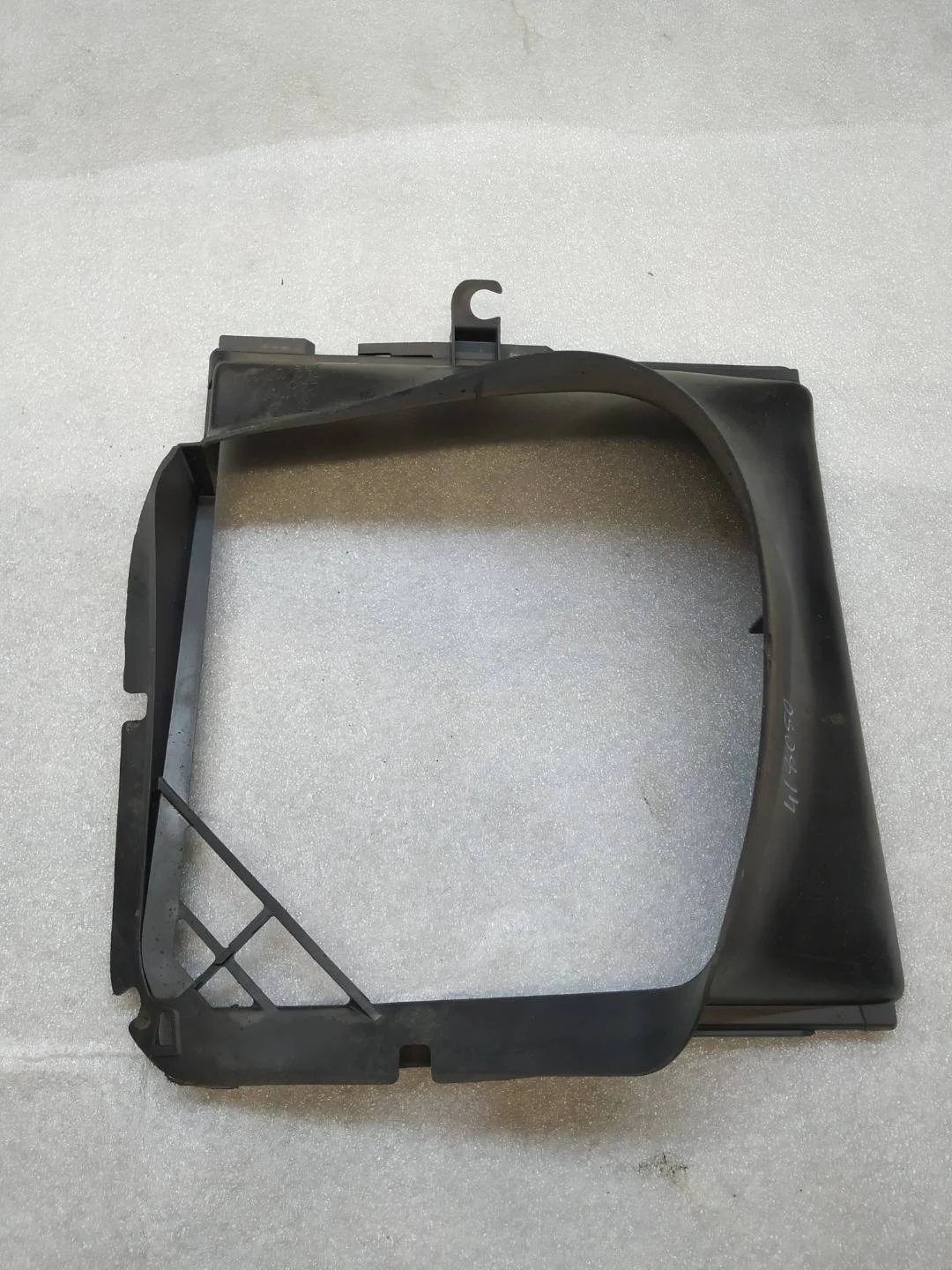 воздуховод интеркулера левого Volkswagen Touareg 2 7P6