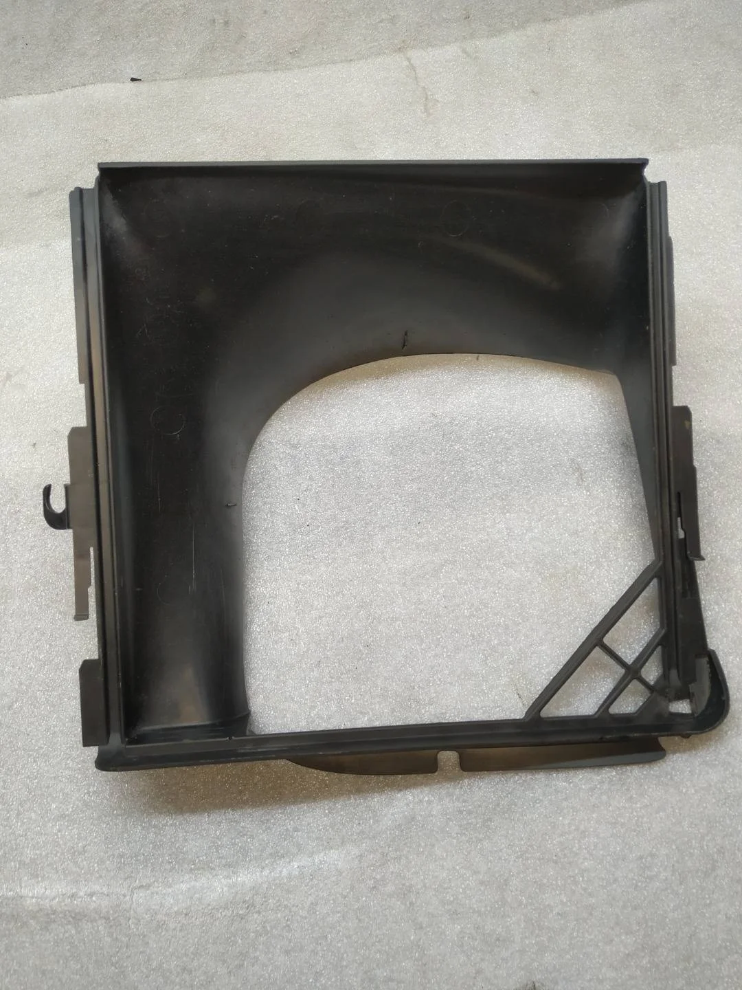 воздуховод интеркулера правого Volkswagen Touareg 2 7P6