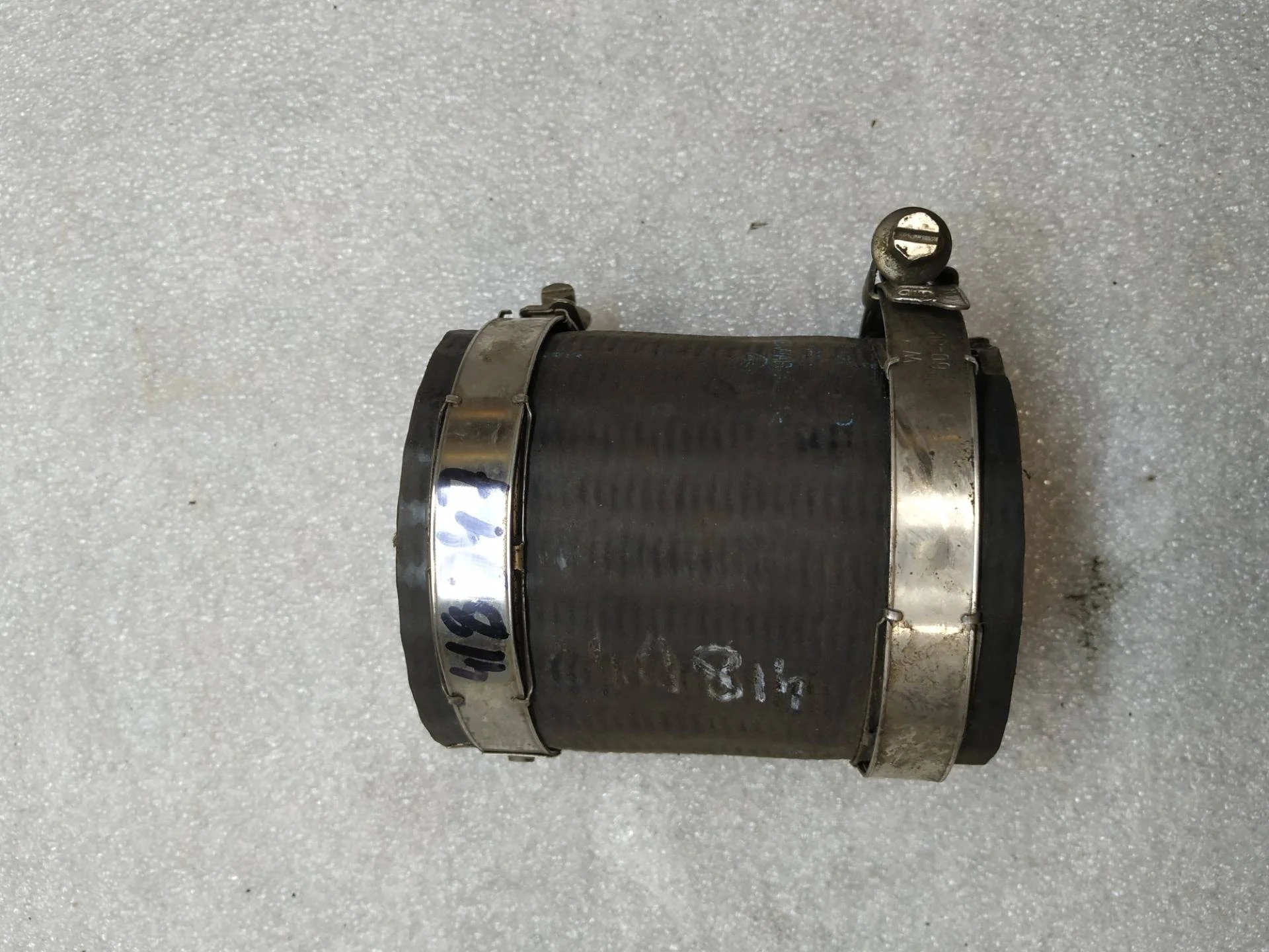 патрубок интеркулера Volkswagen Touareg 2 7P6