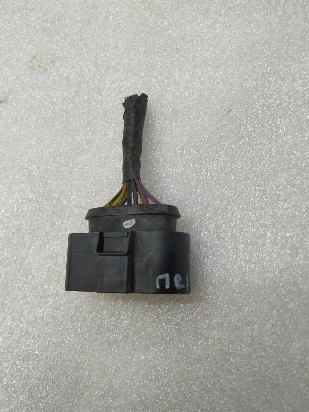 Разъем фары Volkswagen Touareg 2 7P6