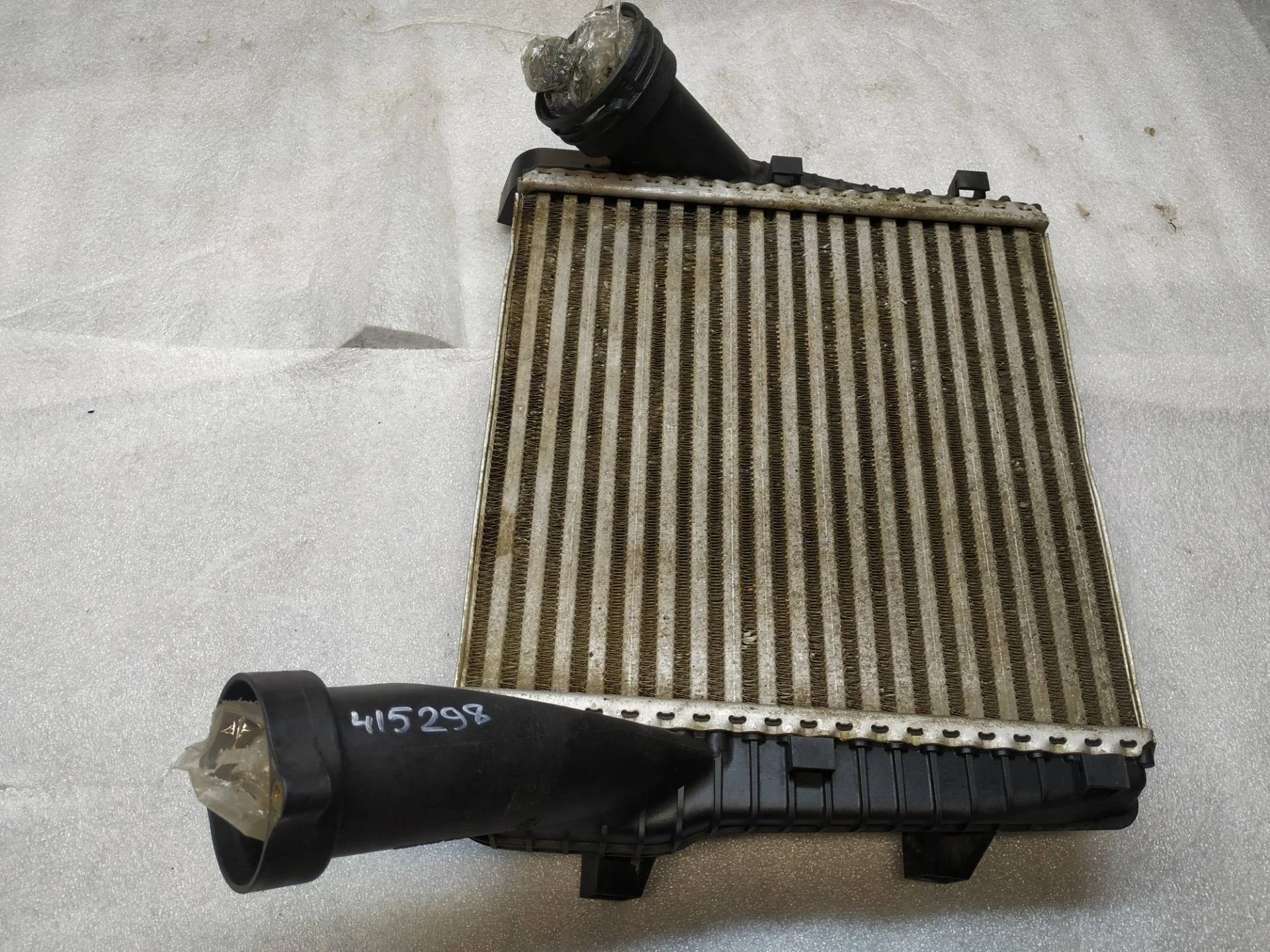 интеркулер левый Volkswagen Touareg 2 7P6 2013