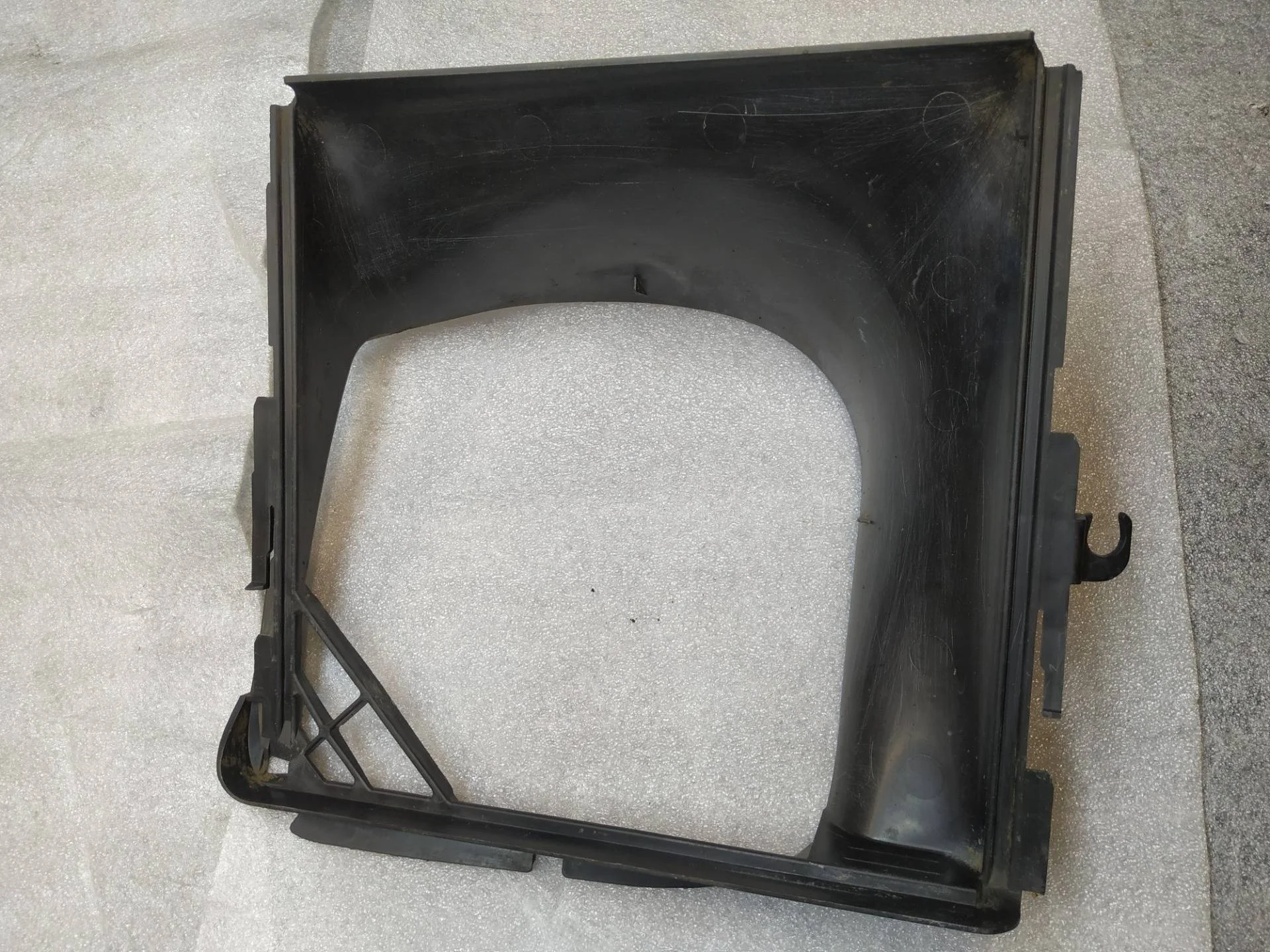 воздуховод интеркулера левого Volkswagen Touareg 2 7P6 2013