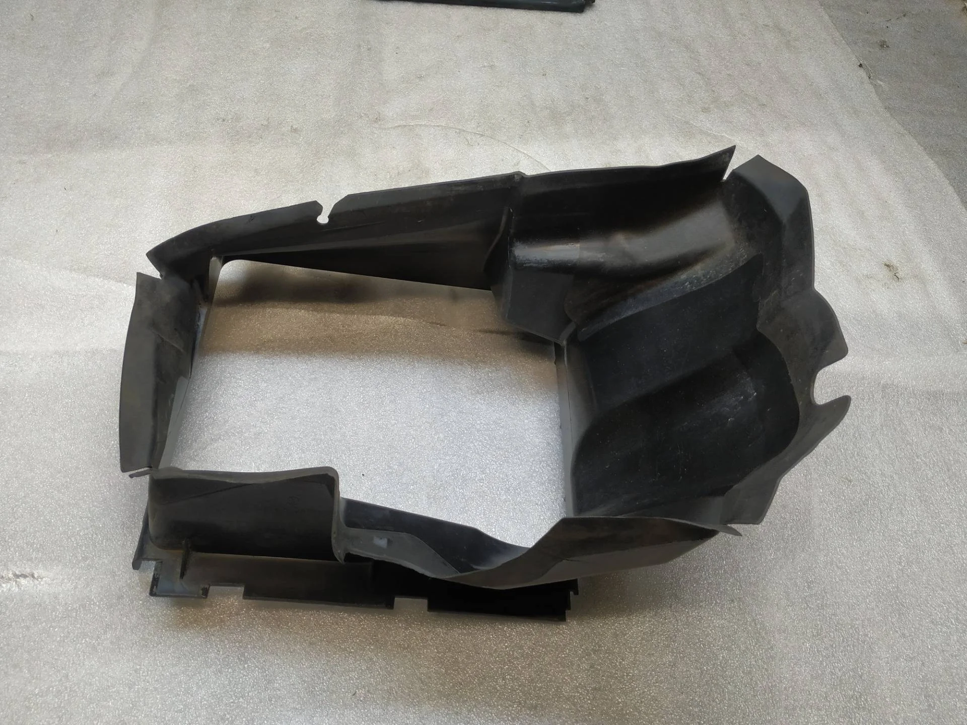 воздухозаборник Volkswagen Touareg 2 7P6 2013