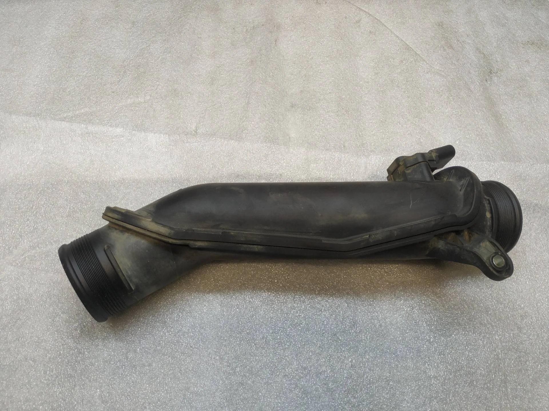 патрубок интеркулера Volkswagen Touareg 2 7P6 2013