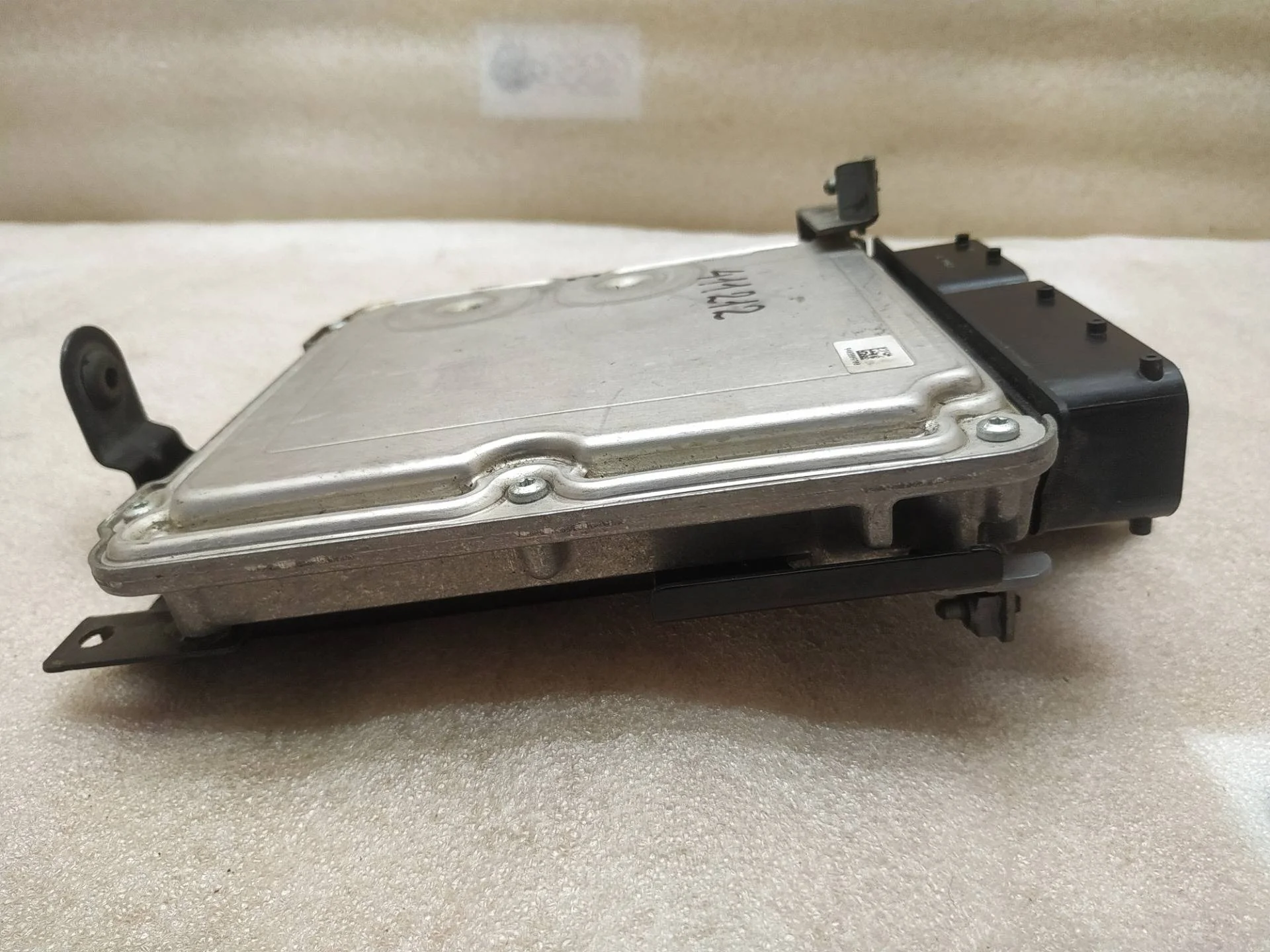 блок управления двигателем Volkswagen Touareg 7P6 2012