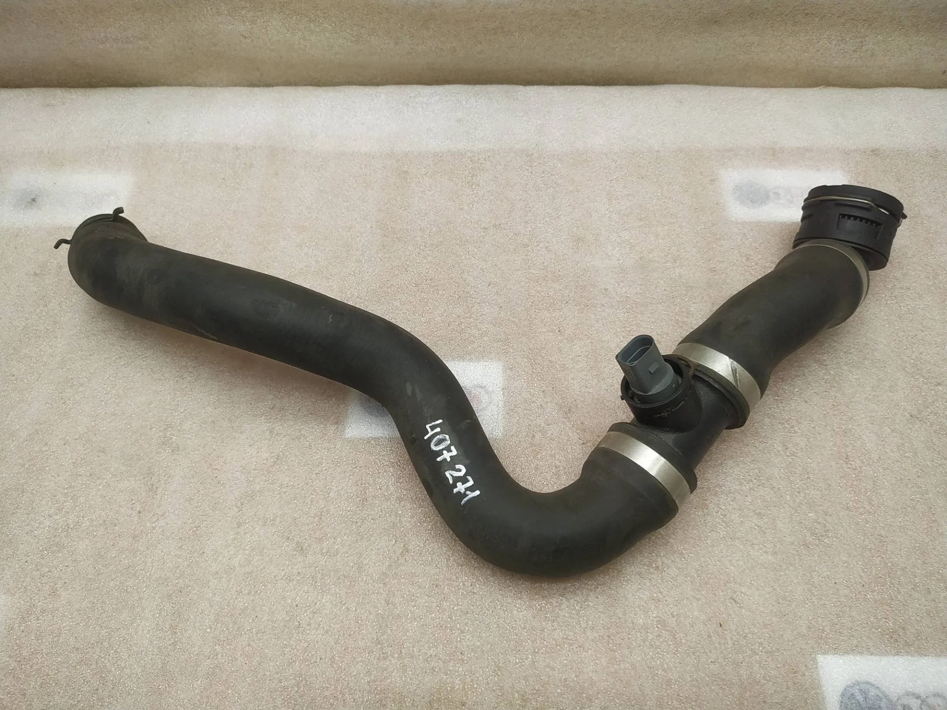 патрубок охлаждения Volkswagen Touareg 2 7P6 2012