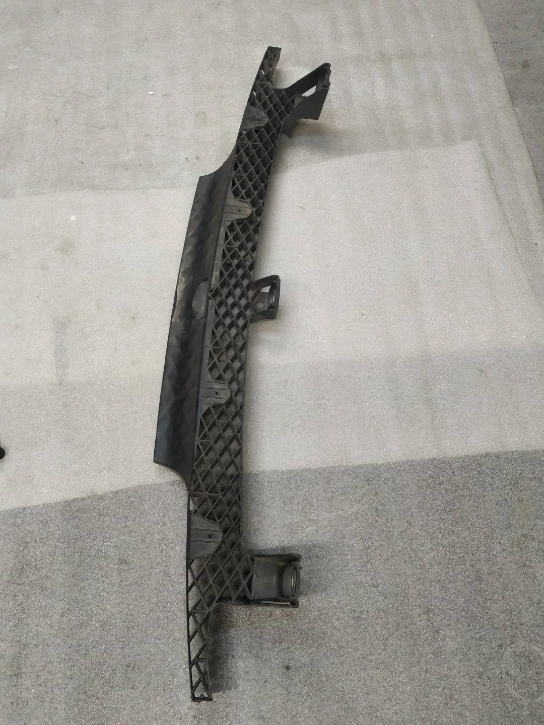 Направляющий профиль Volkswagen Touareg 2 7P6 2012