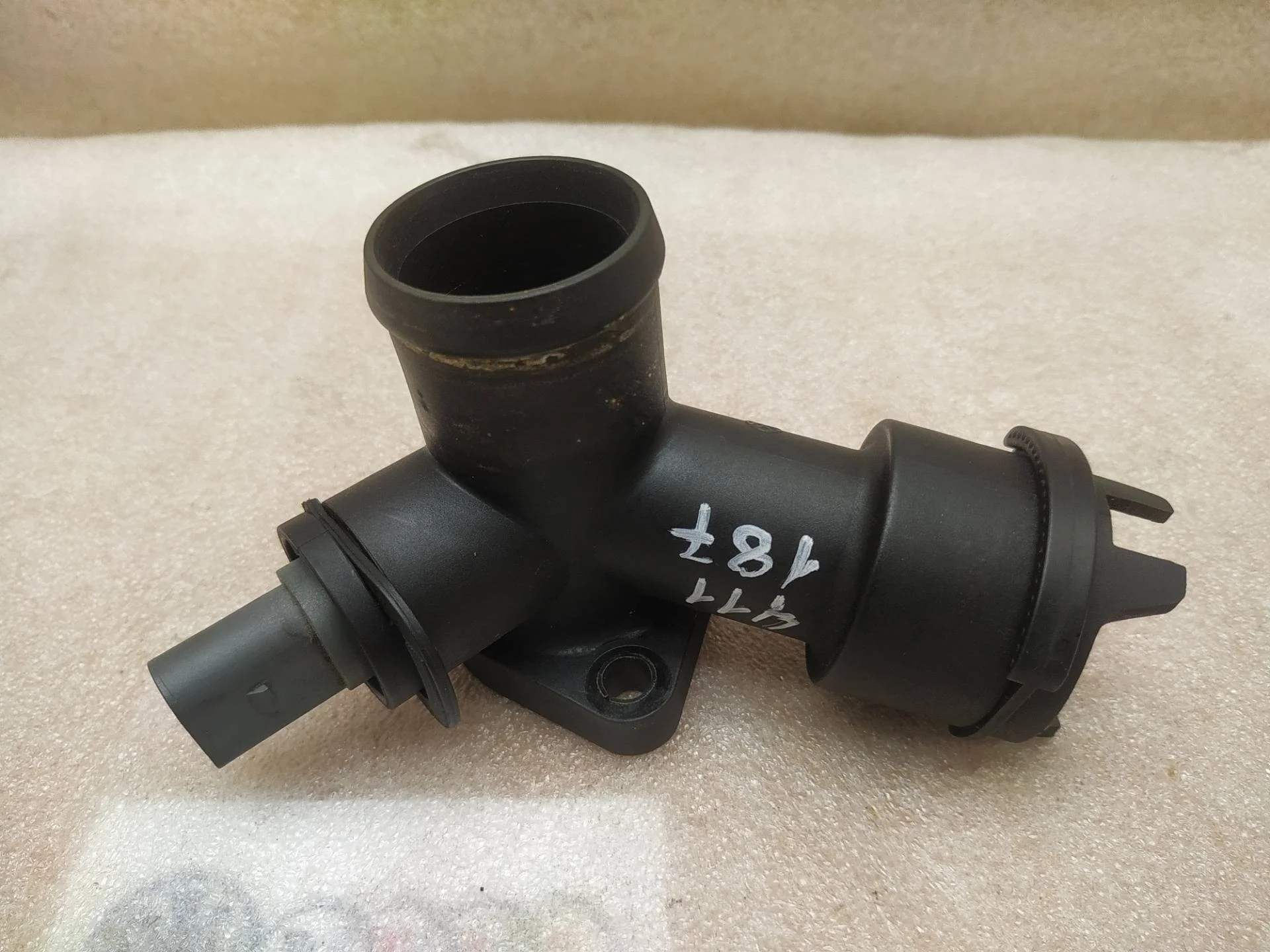 Фланец датчика температуры Volkswagen Touareg 7P6 2012