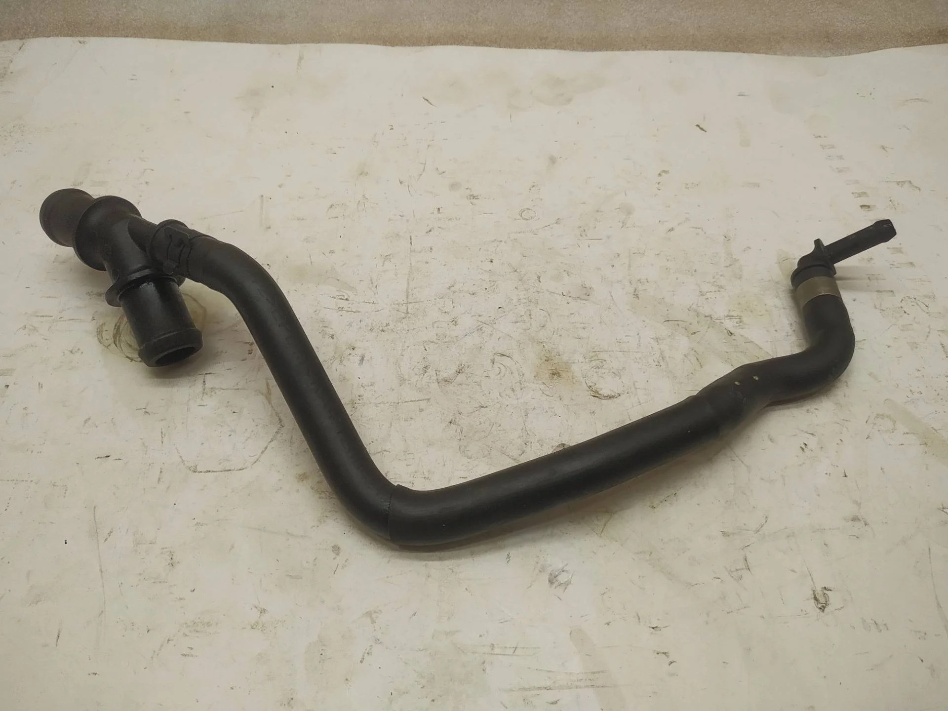 фланец (тройник) системы охлаждения Volkswagen Touareg 2 7P6 2013