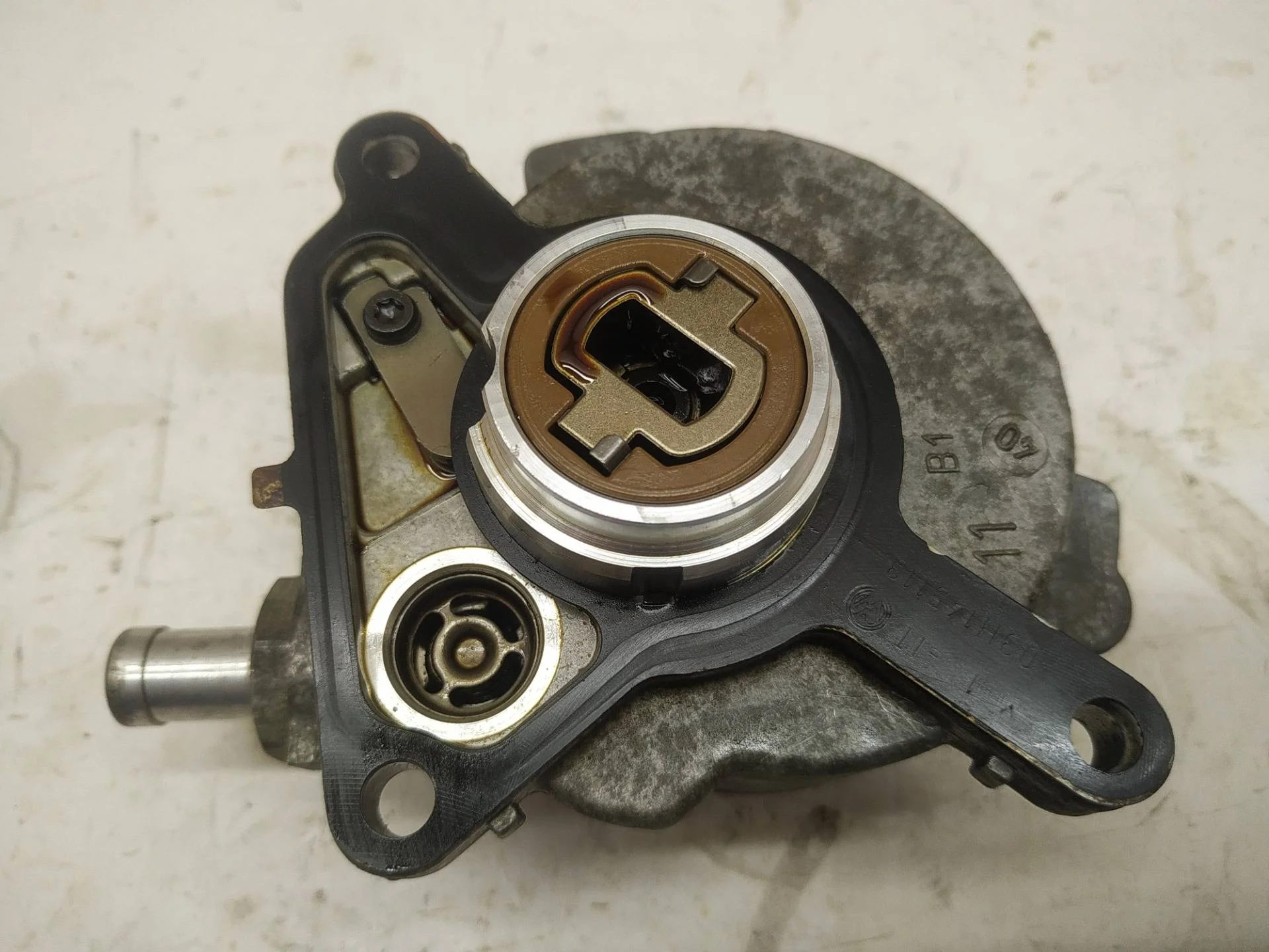 вакуумный насос Volkswagen Touareg 2 7P6 2013