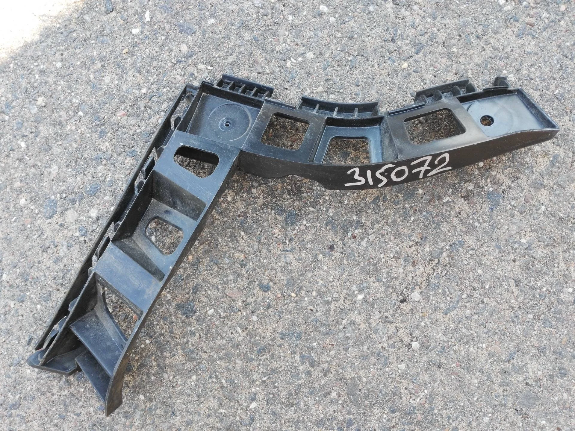 крепление переднего бампера правое Volkswagen Tiguan  2009