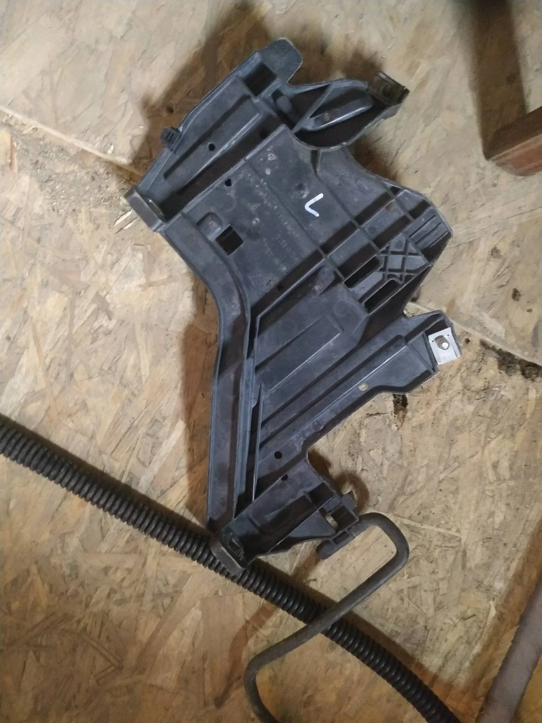 крепление фары (кронштейн фары) левой Audi A4 B8/8K  2010