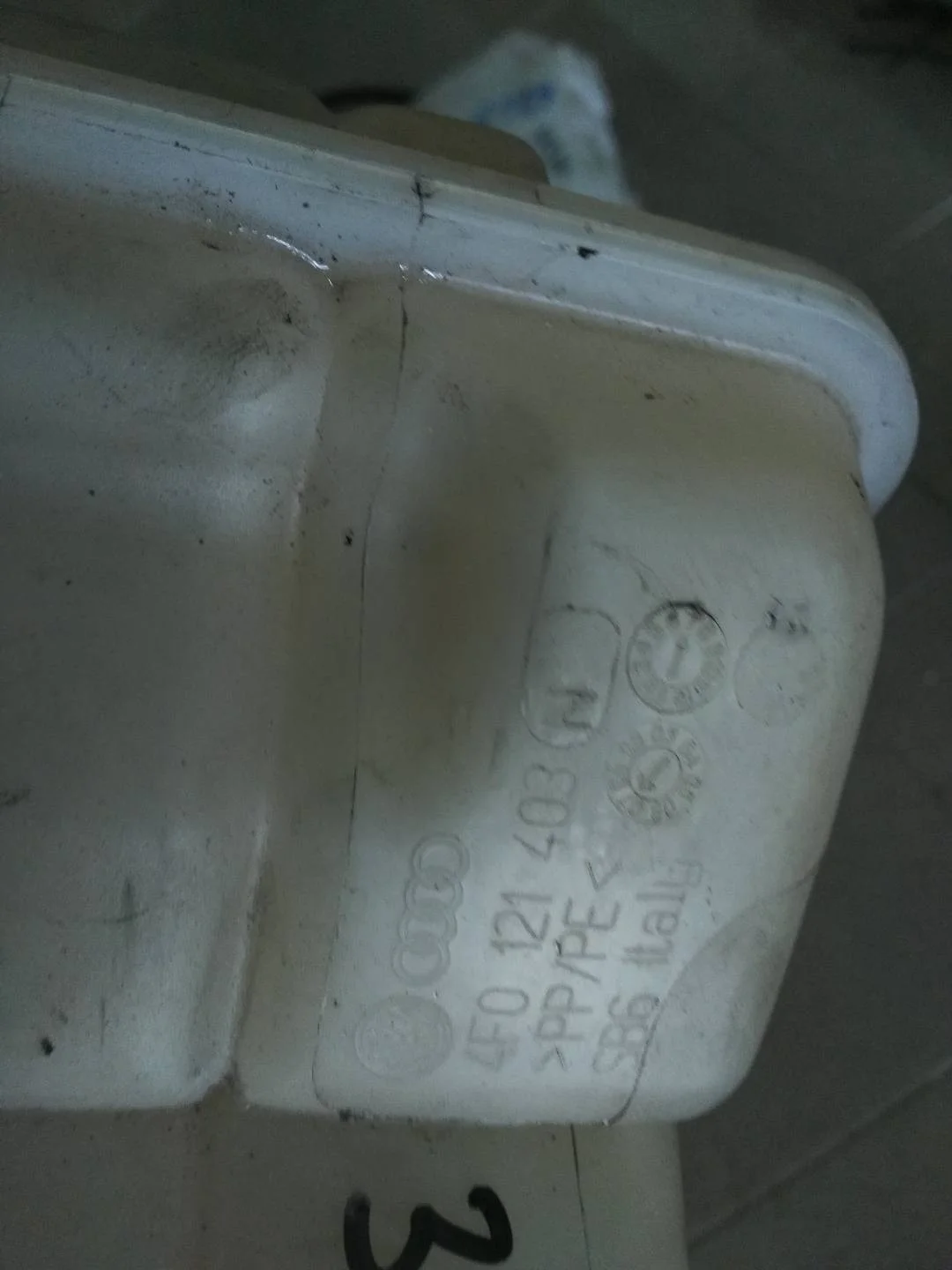 бачок расширительный Audi A6 4F/C6