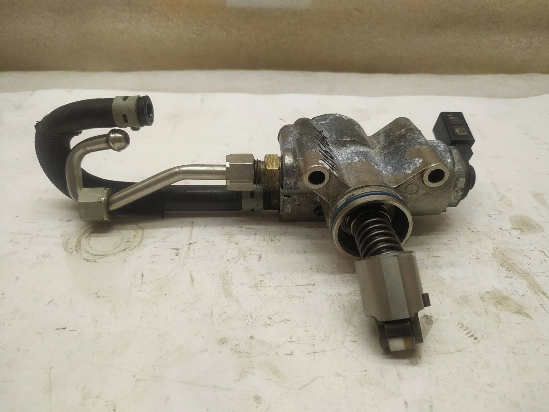 насос топливоподкачивающий ТНВД Volkswagen Touareg 2 7P6 2013