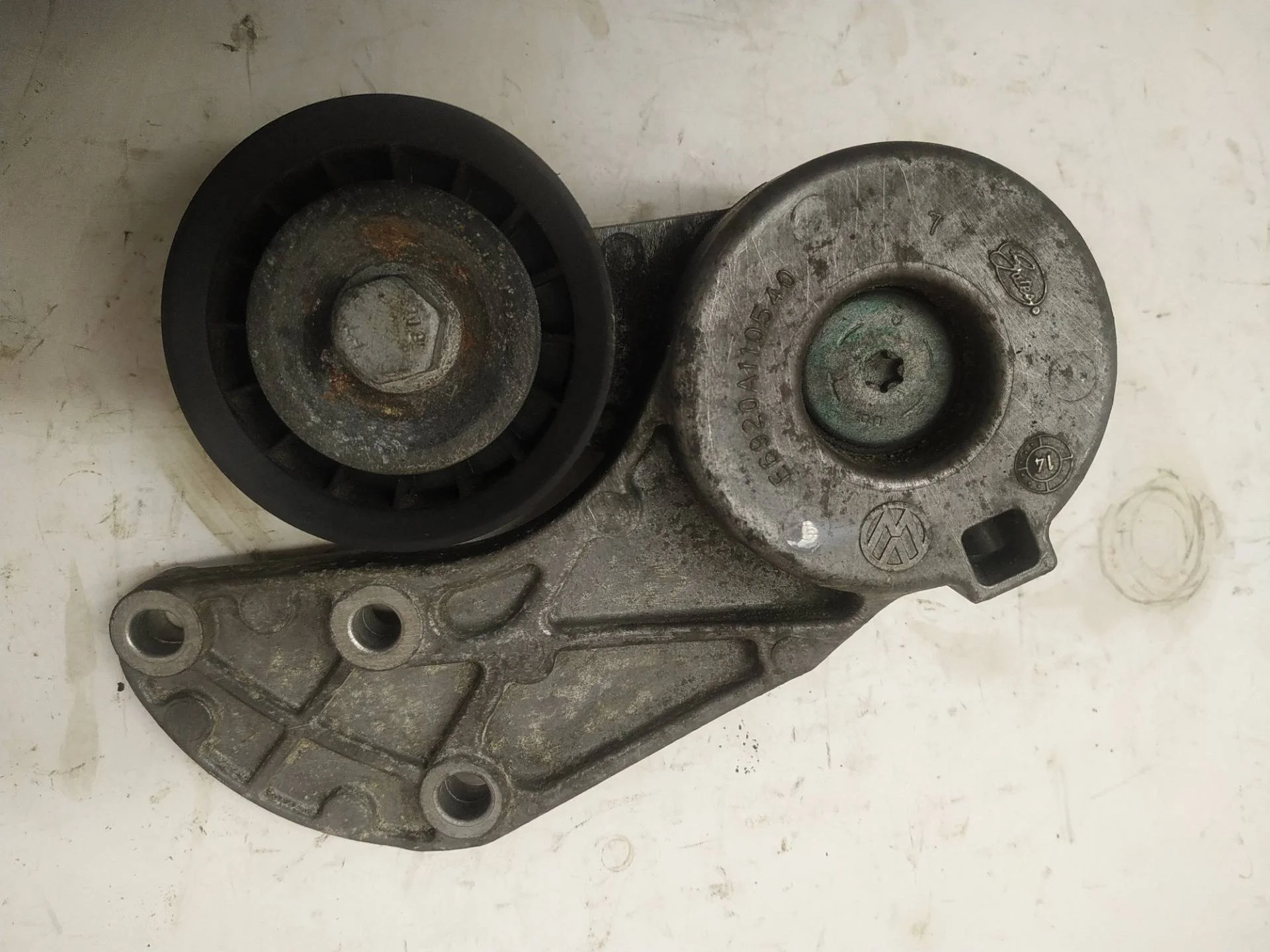 Натяжной механизм Volkswagen Touareg 2 7P6 2015