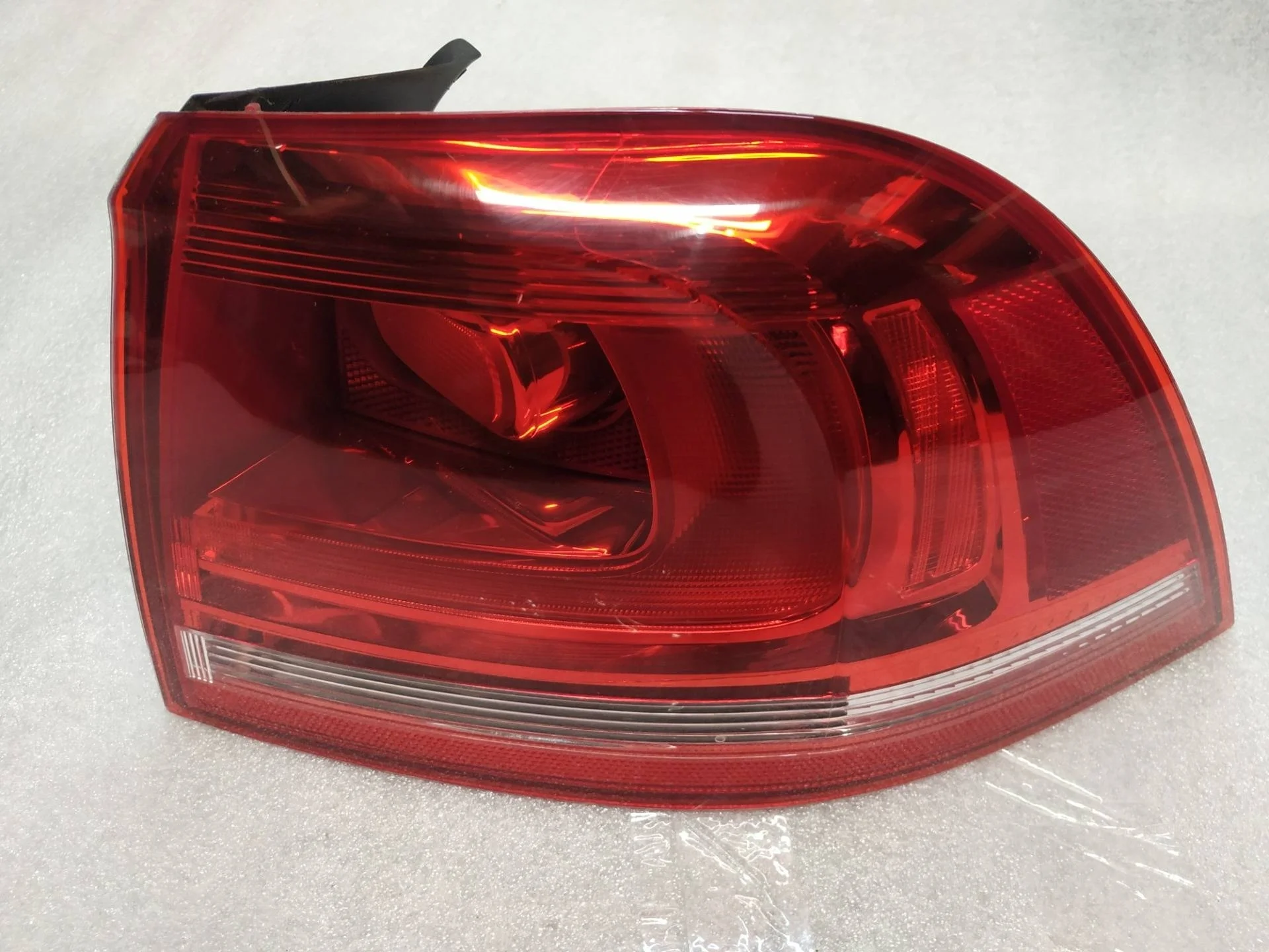 фонарь задний правый Volkswagen Touareg 2 7P6 2013