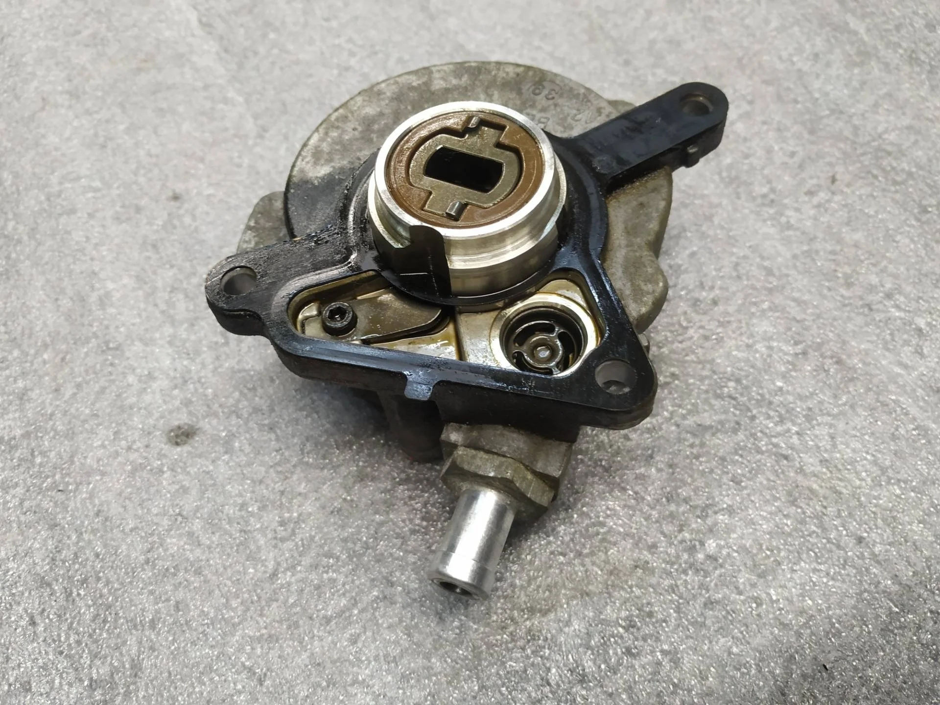 вакуумный насос Volkswagen Touareg 2 7P6 2013