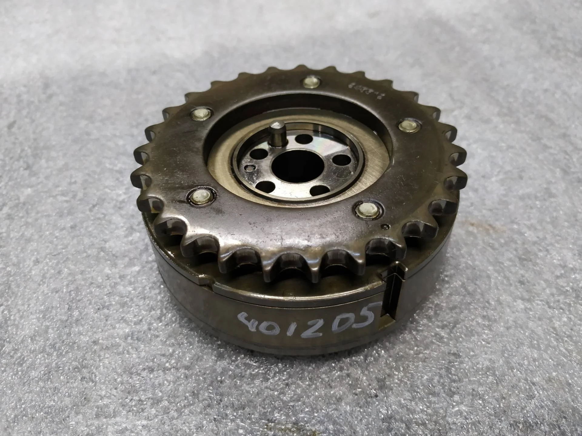 шестерня изменения фаз грм Volkswagen Touareg 2 7P6 2013