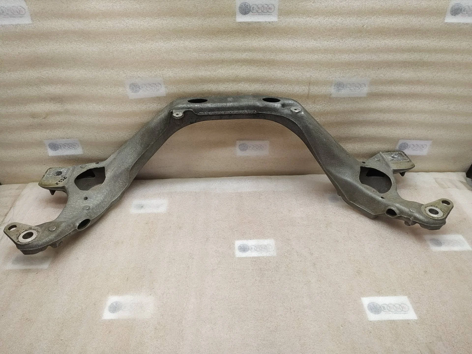 передняя балка (подрамник) Volkswagen Touareg 2 7P6 2013