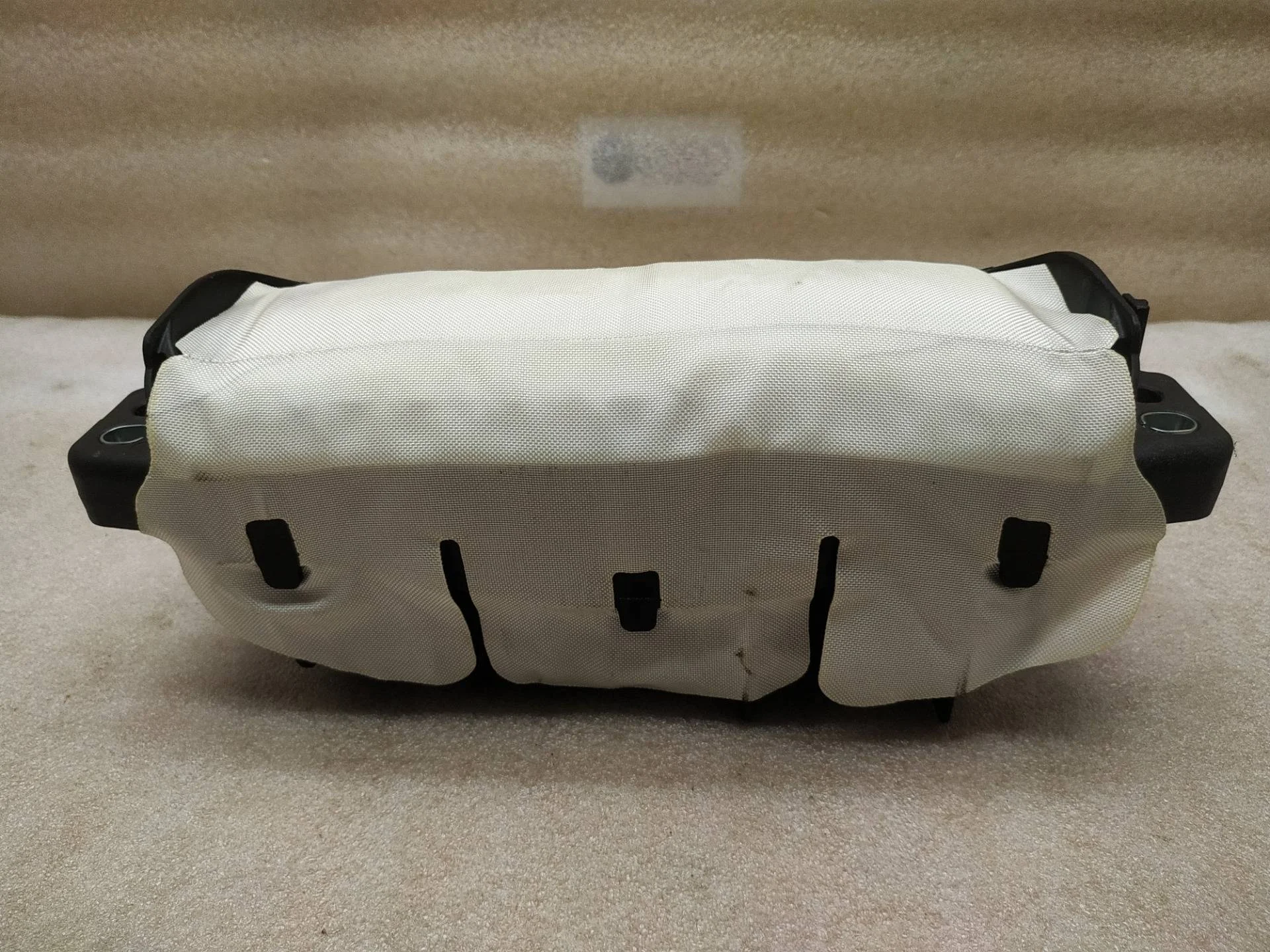 подушка безопасности пассажира Volkswagen Touareg 2 7P6 2012