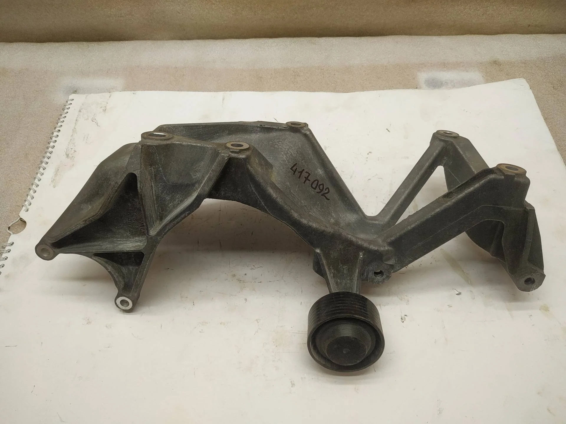 кронштейн генератора Volkswagen Touareg 2 7P6 2012